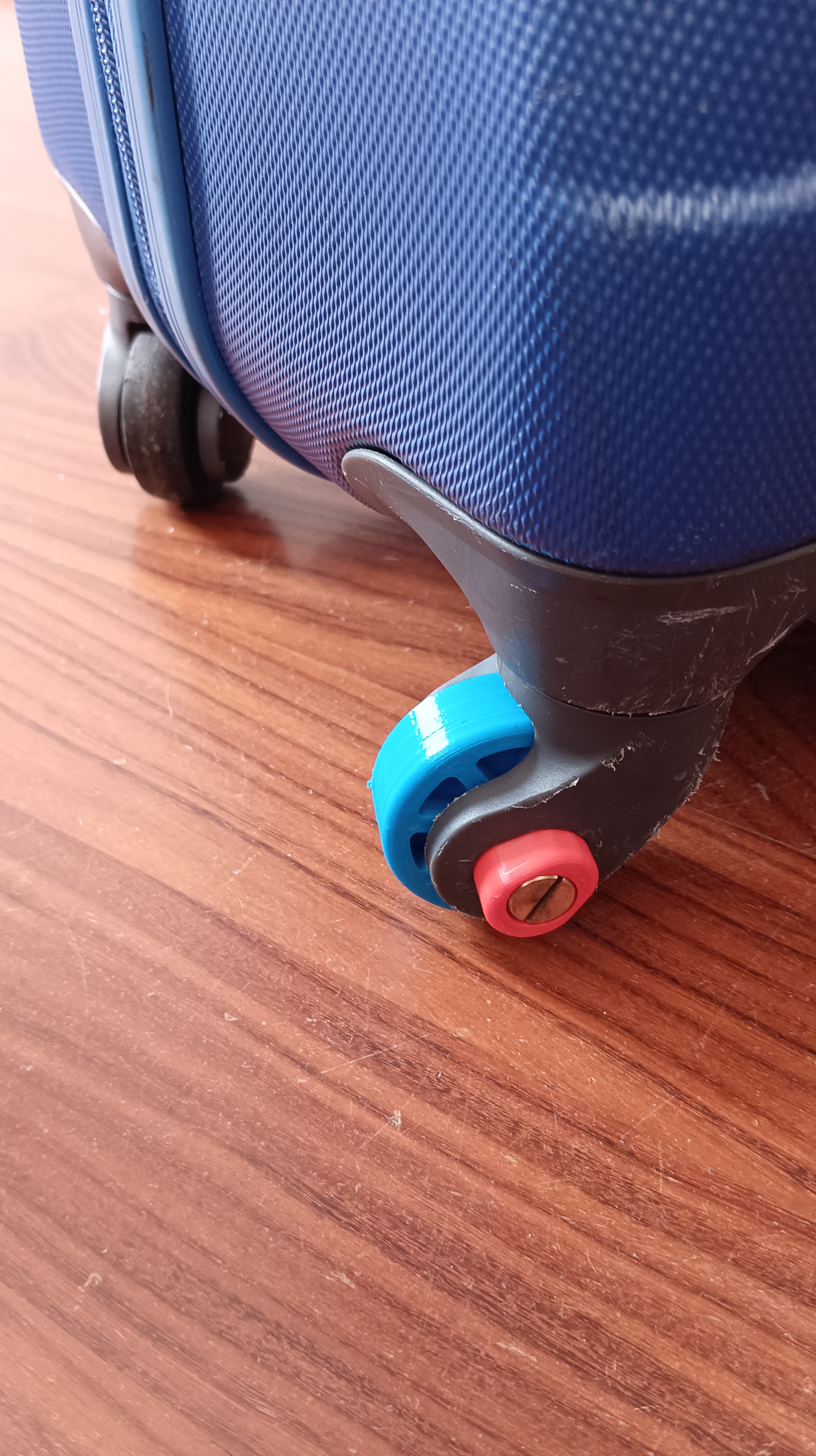 Suitecase wheel