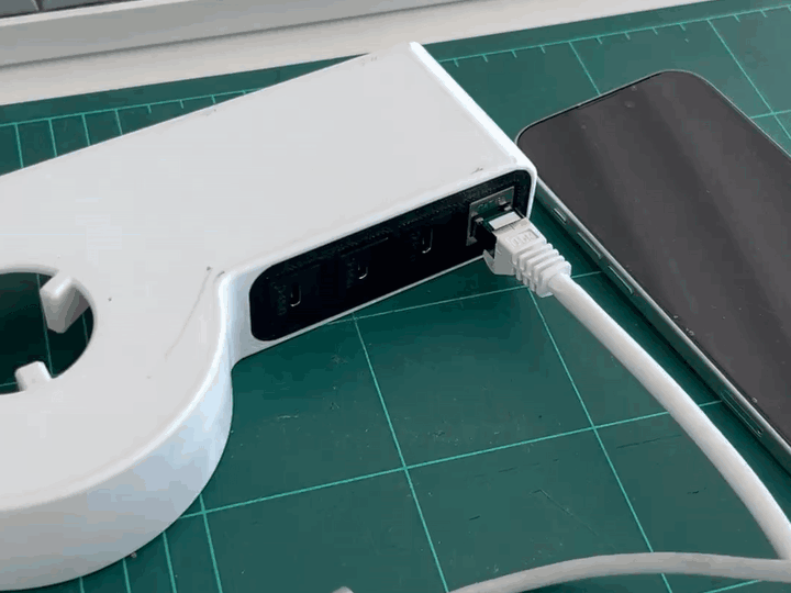 Keystone connectivity module for monitor arm
