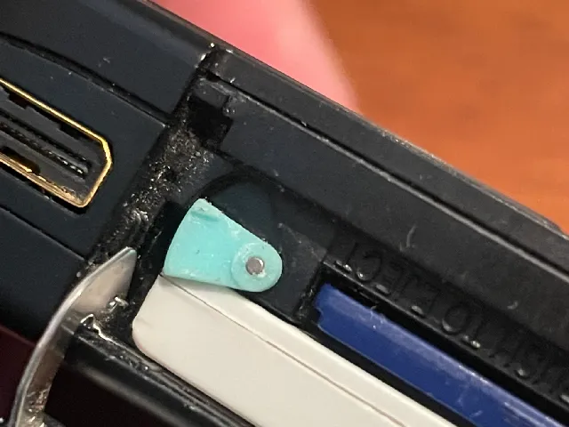Nikon Coolpix s51 Battery Latch
