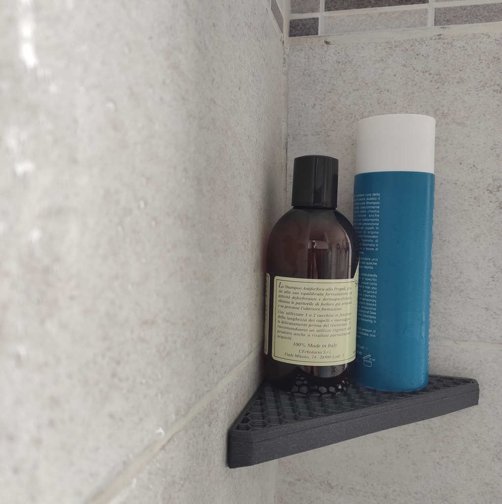 Corner shelfie