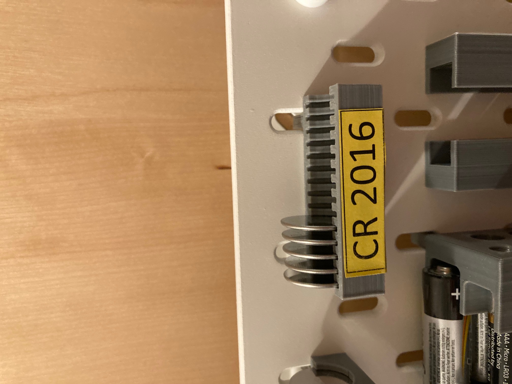 Ikea-Skadis Batterie-Halter CR2016