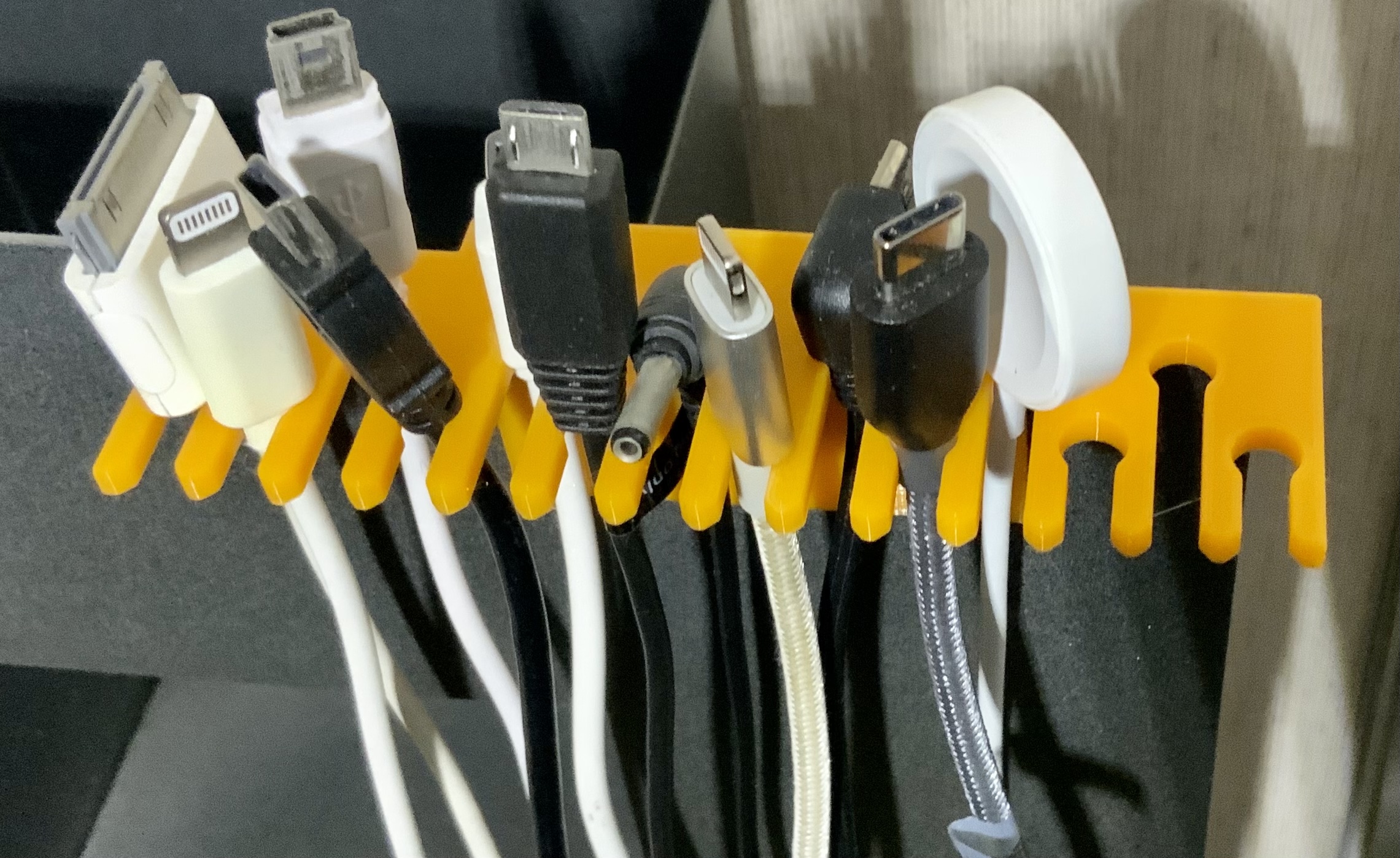 Hängevorrichtung für USB-Kabel