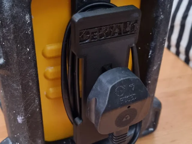 DeWalt Radio DCR-020gb Power lead tidy
