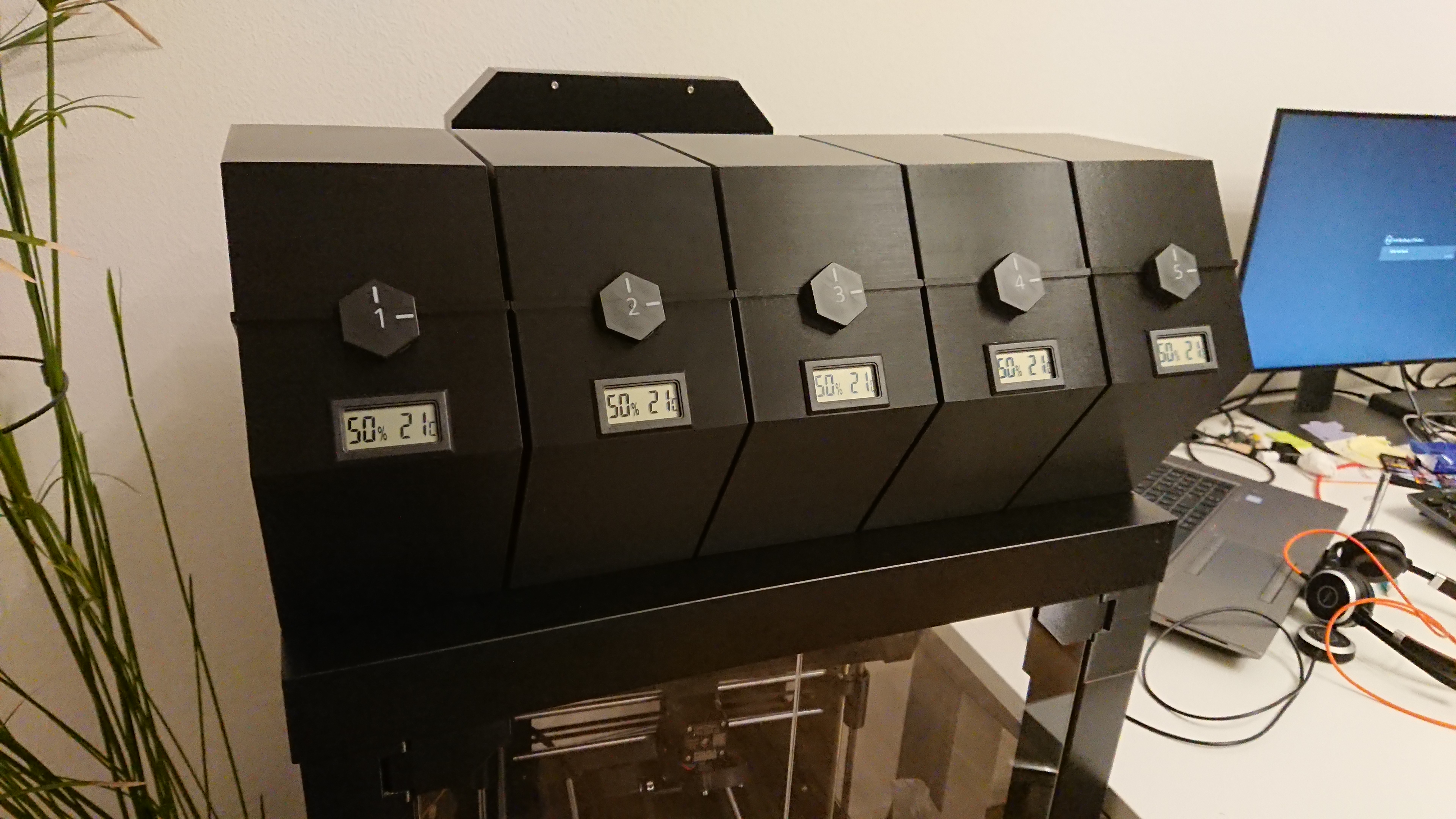 Collision free Prusa Standalone drybox (with Tape groove)