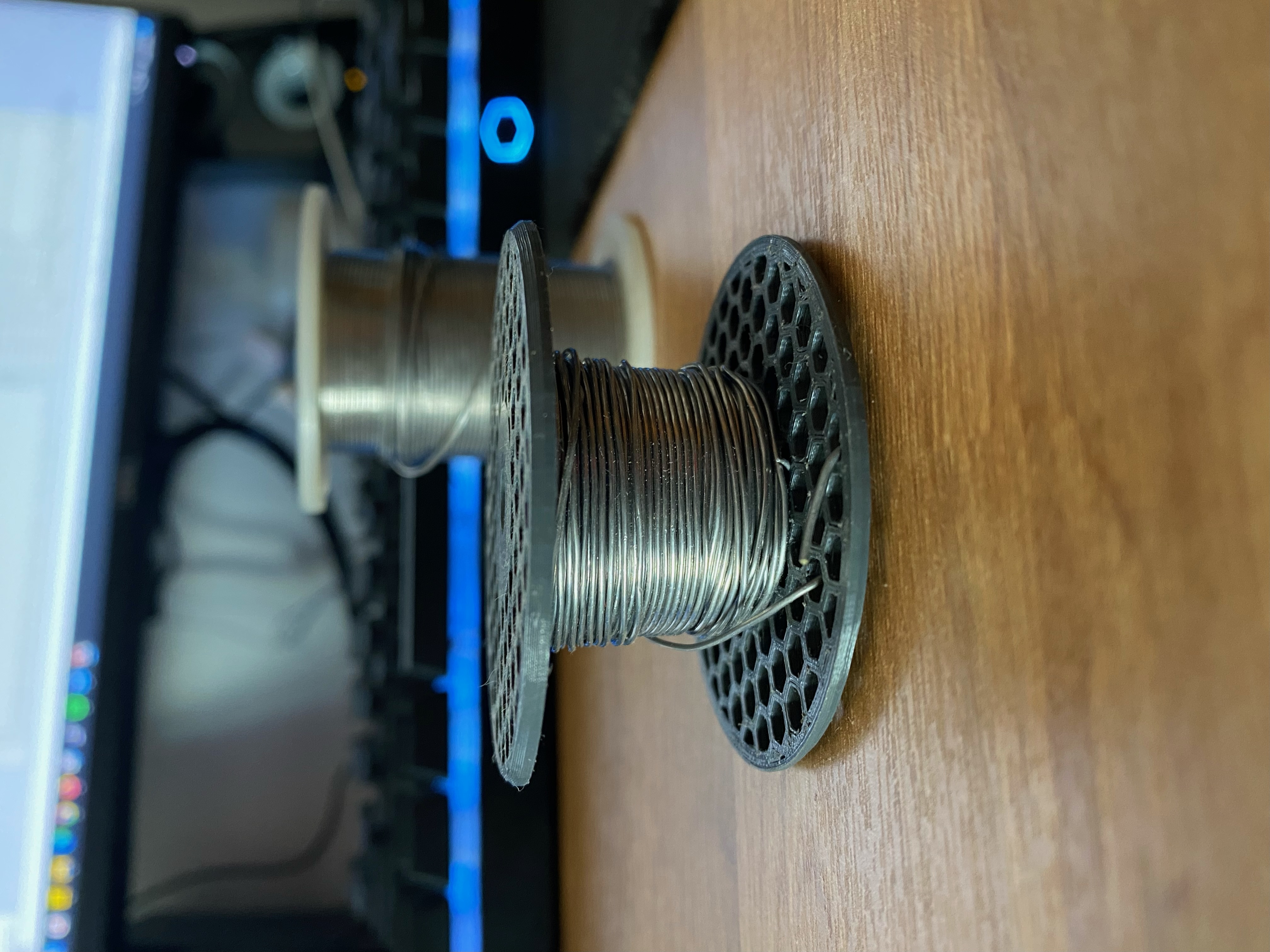 Miniatura 3 do modelo 3D Soldering Wire Spool Holder