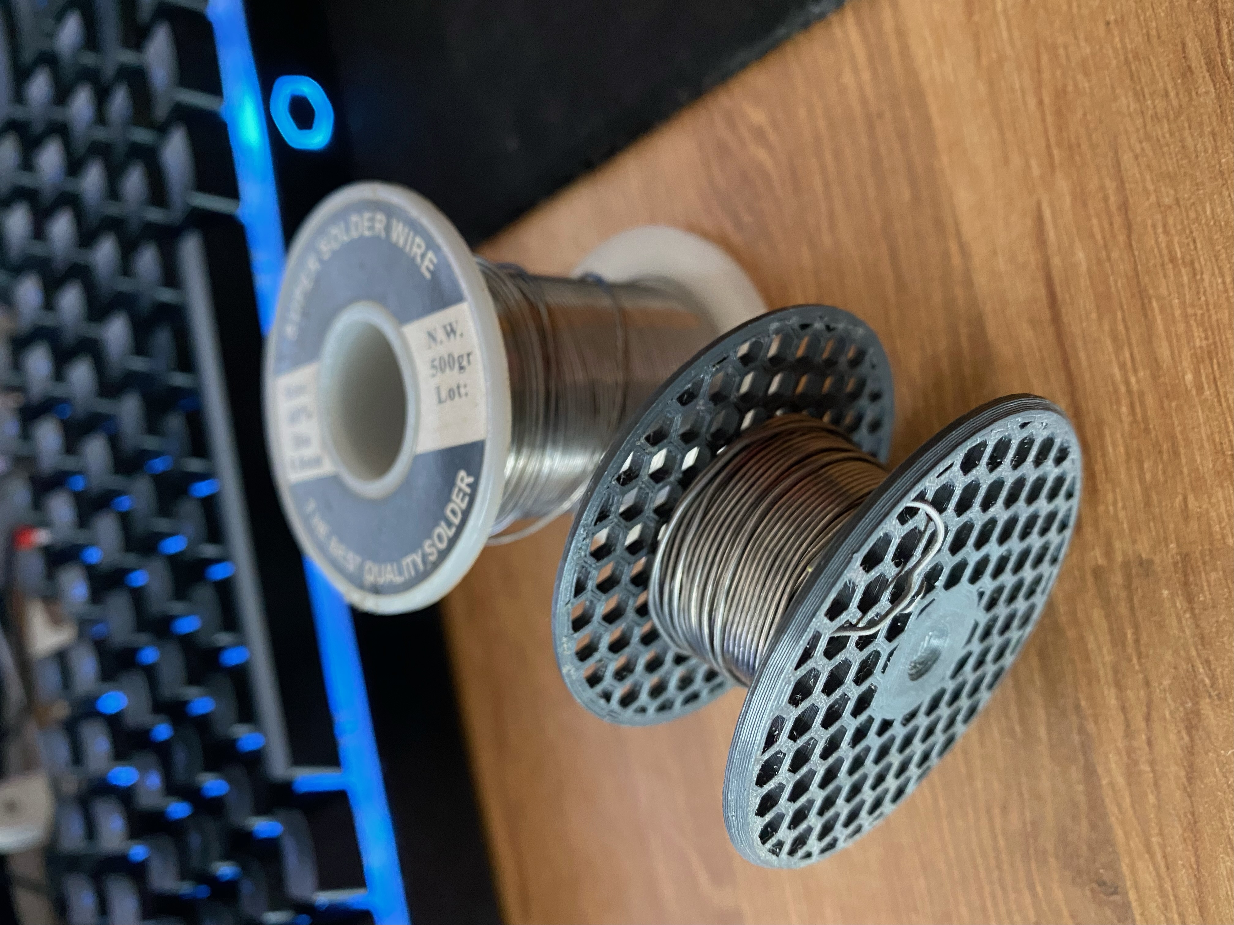 Miniatura 2 do modelo 3D Soldering Wire Spool Holder