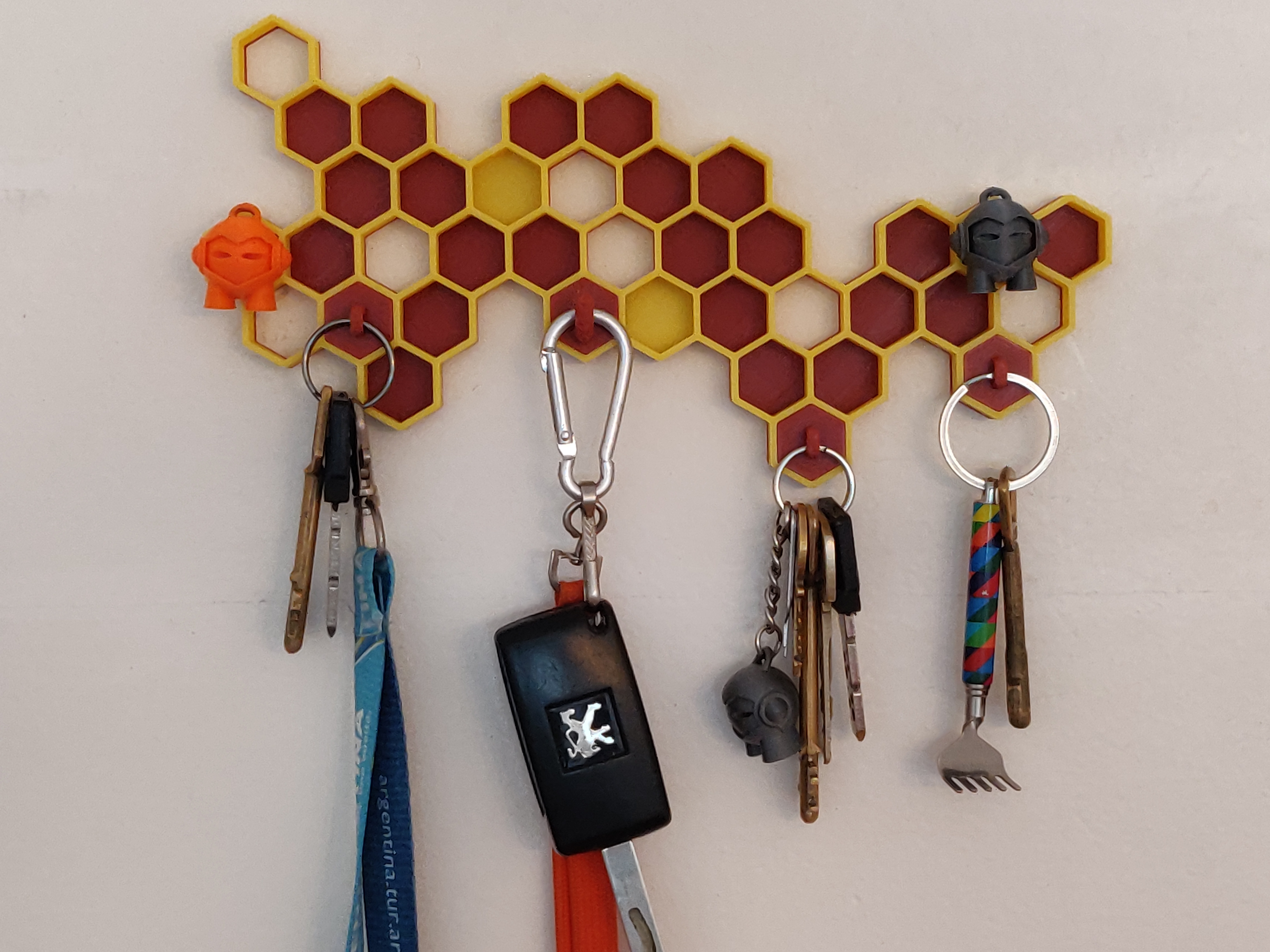 Miniatura 6 do modelo 3D Magnetic Beehive Key Holder