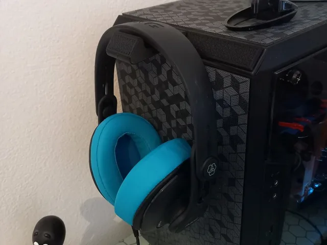 Cooler Master MasterBox Q300L headphone holder