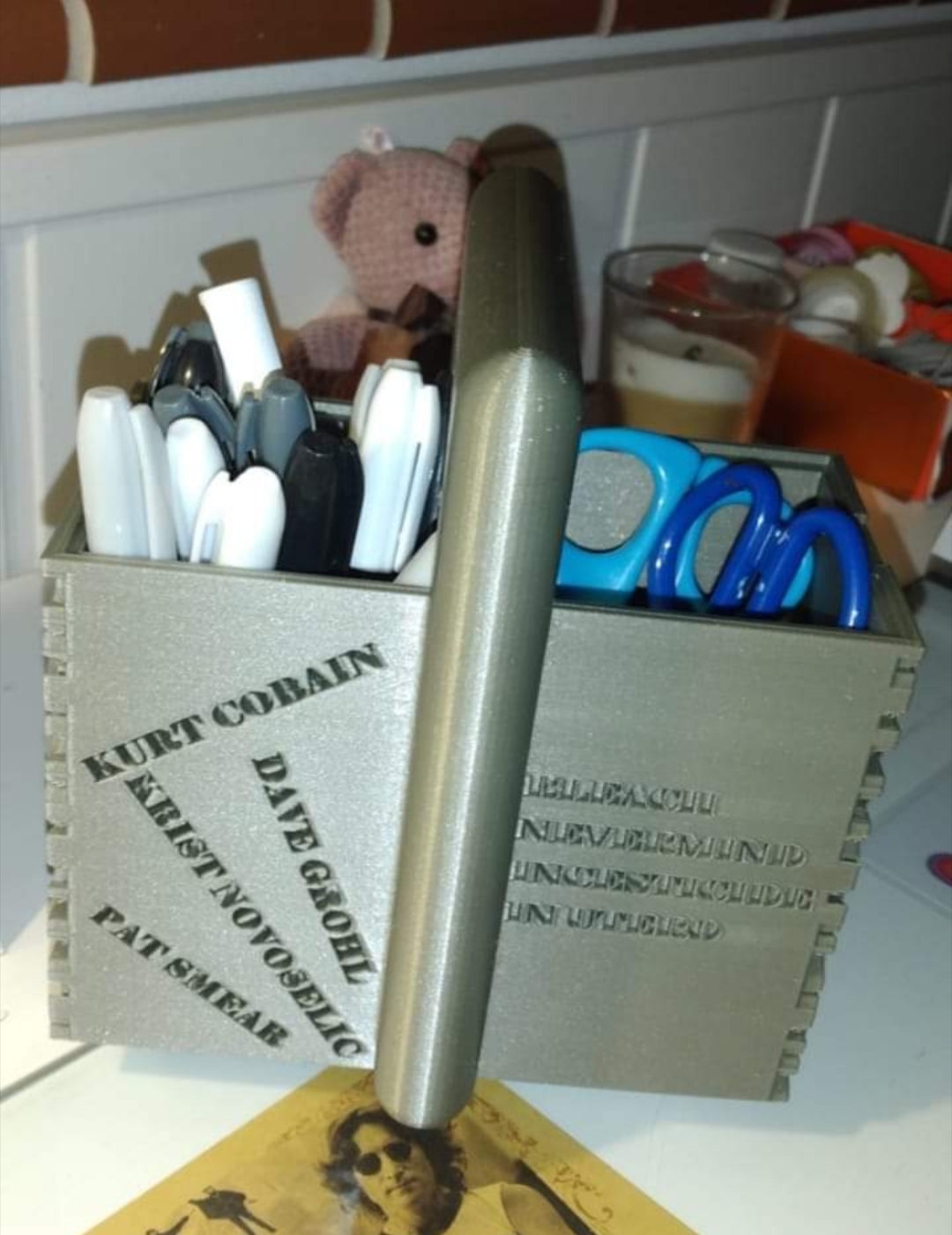 Miniatura 5 do modelo 3D Pencil holder - NIRVANA