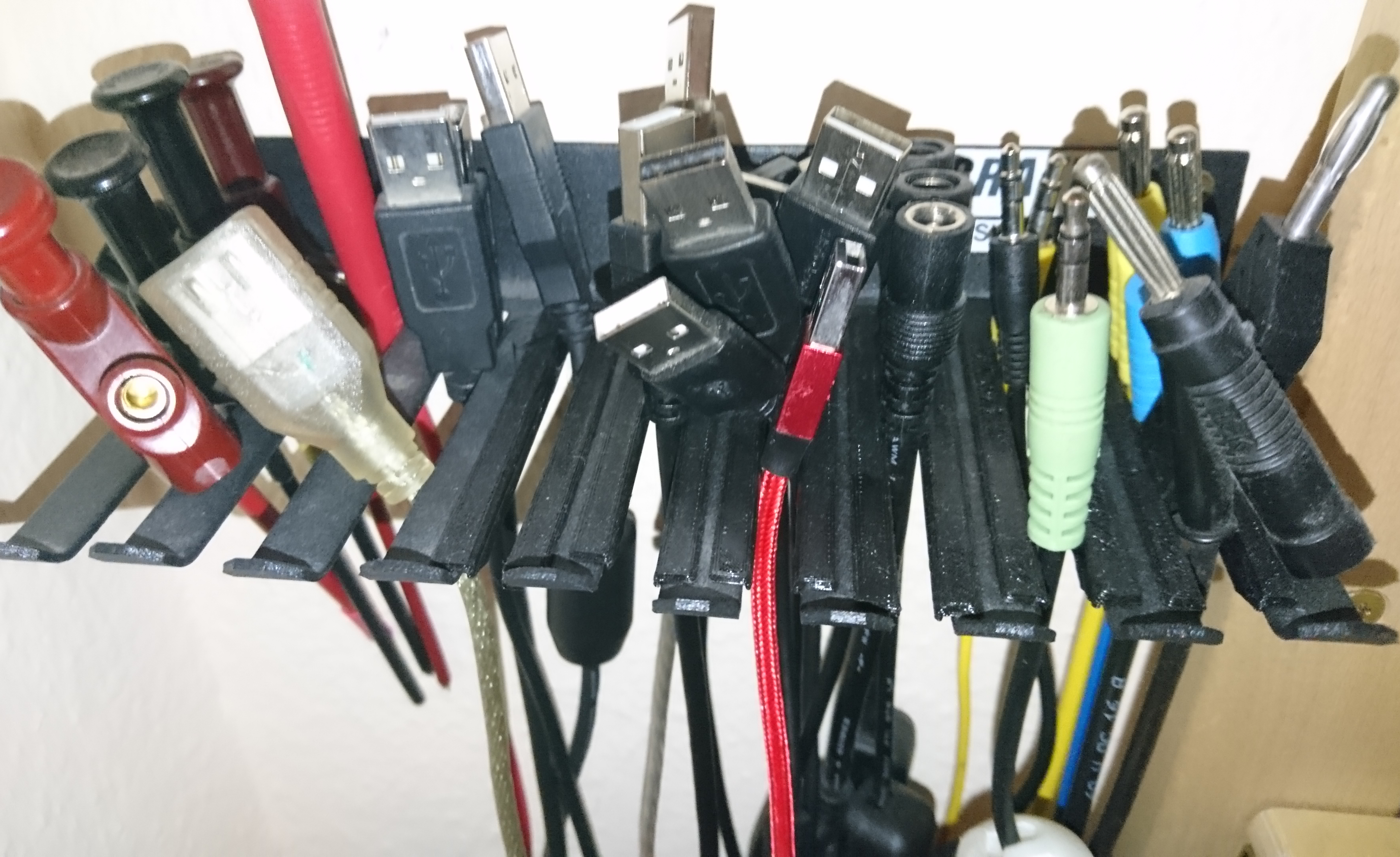 Labor cabel holder insert