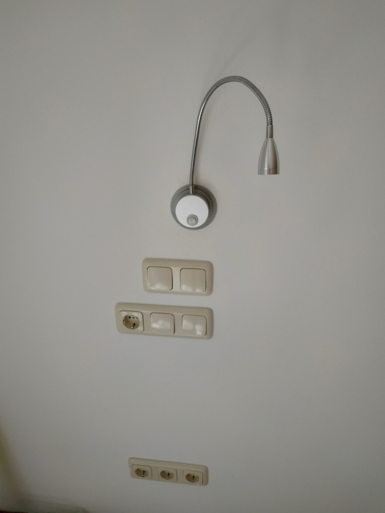 Mounting plate for reading lamp on 68 mm flush-mounted boxes — thumbnail 2