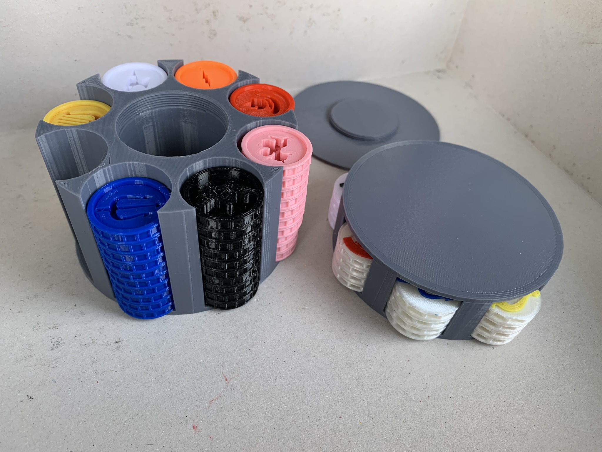 Poker chip holder for 25mm chips with a screw on lid