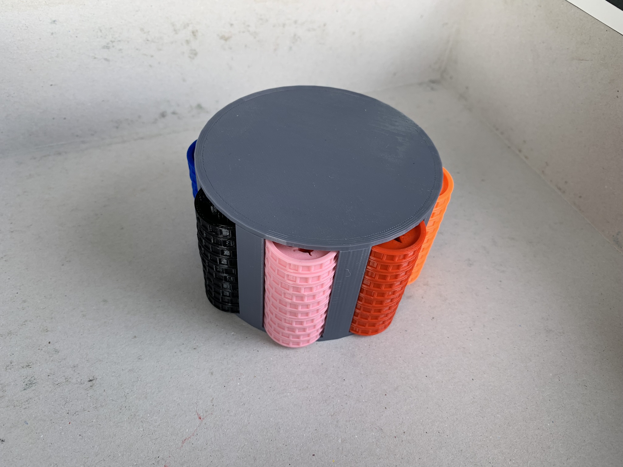 Poker chip holder for 25mm chips with a screw on lid by Travis