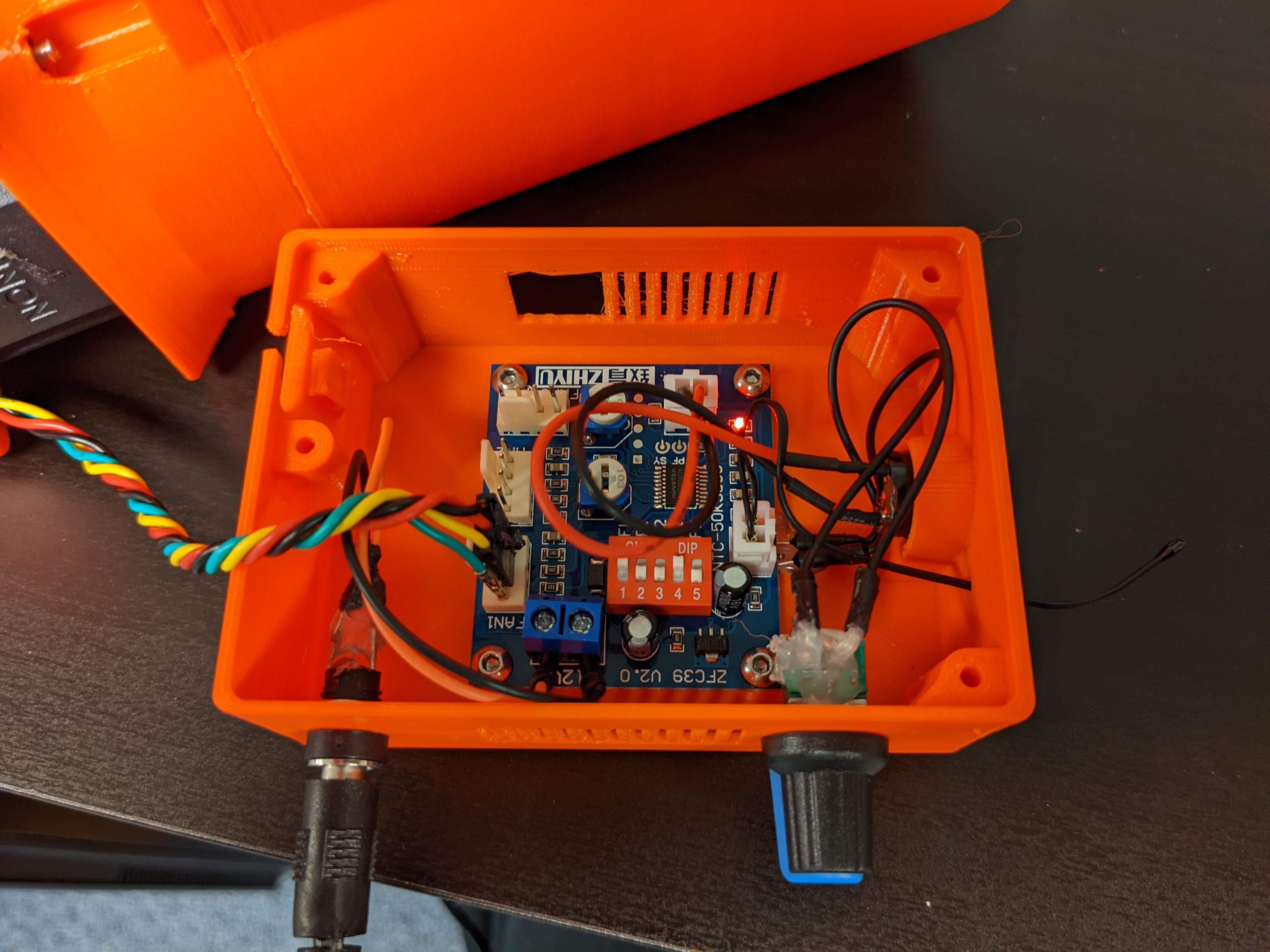 Case for 12V PWM Fan controller (ZFC39) remix by kornon Download free