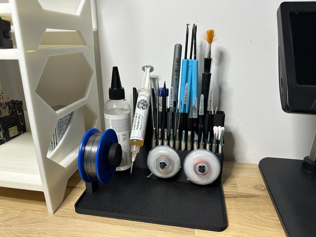 Miniatura 4 do modelo 3D  Soldering Tool Stand V2