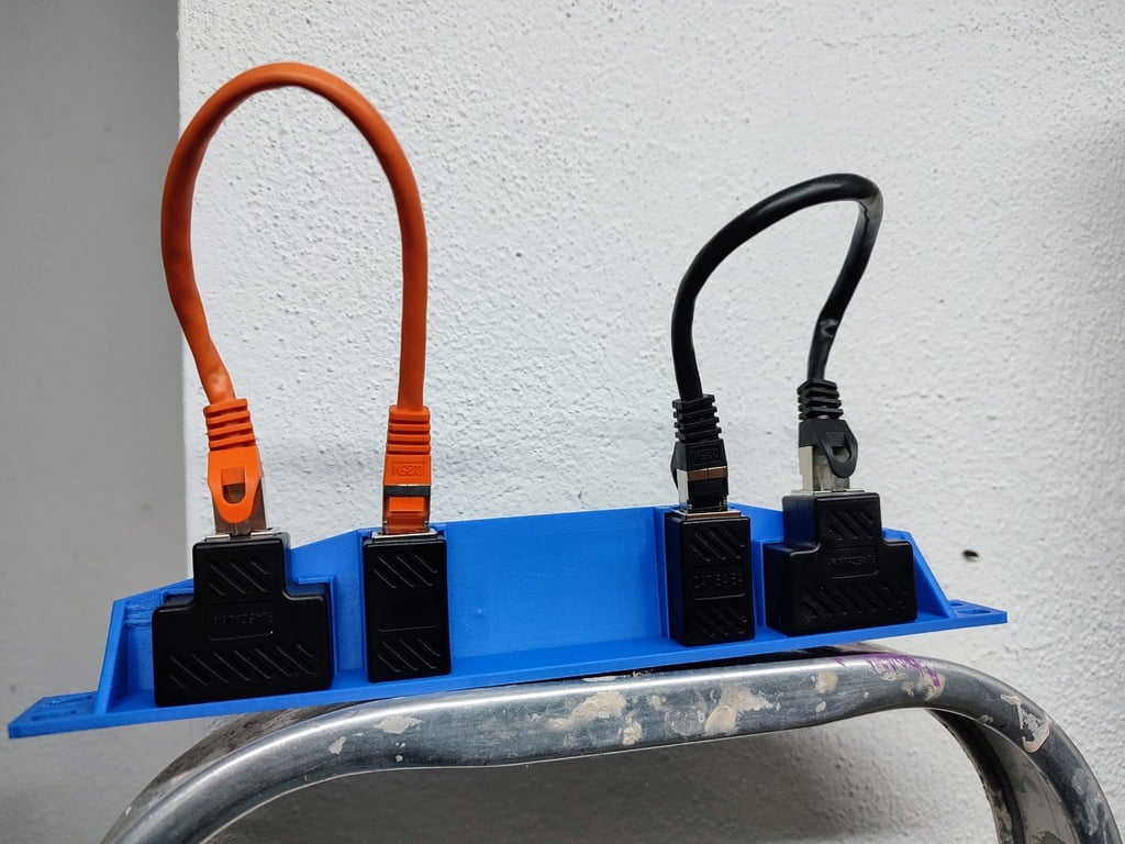 Miniatura 4 do modelo 3D Patch panel for two LAN splitters