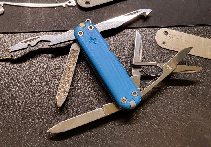 Swiss army knife 58mm scales