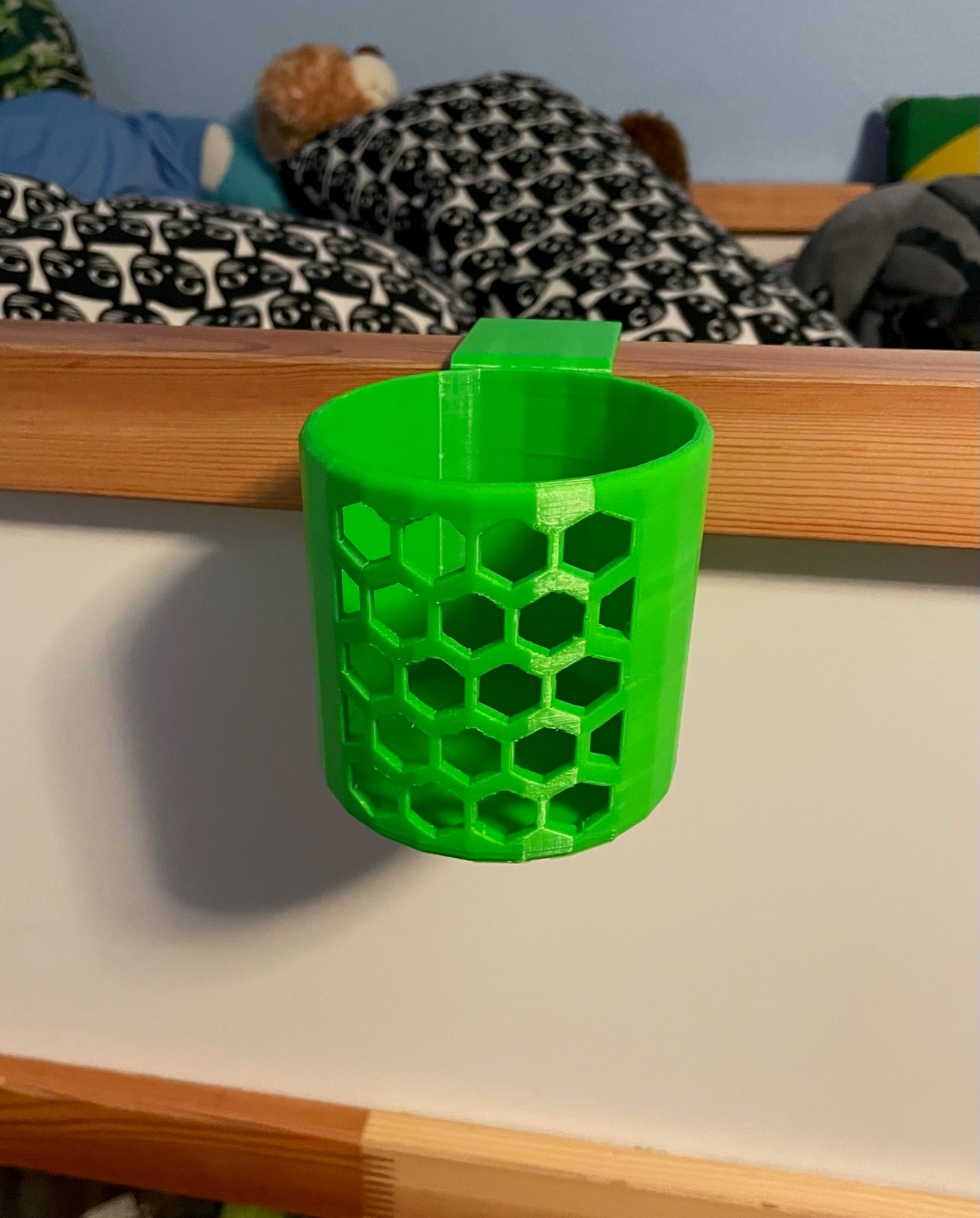 Kura Bed Cupholder - Hex Design