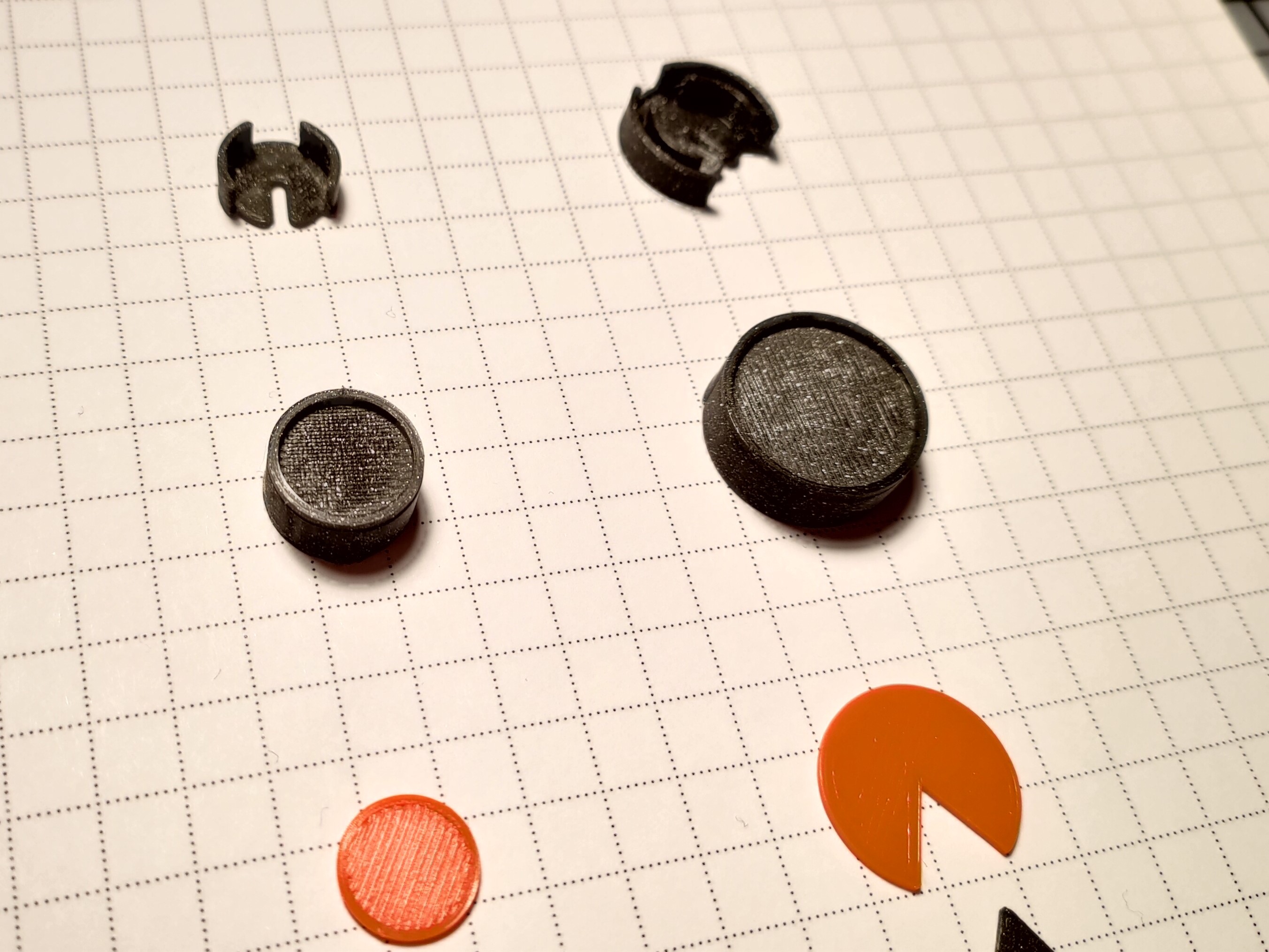 Pacman button covers / Pacmanovské krytky knoflíků MK1 by Honzinator ...