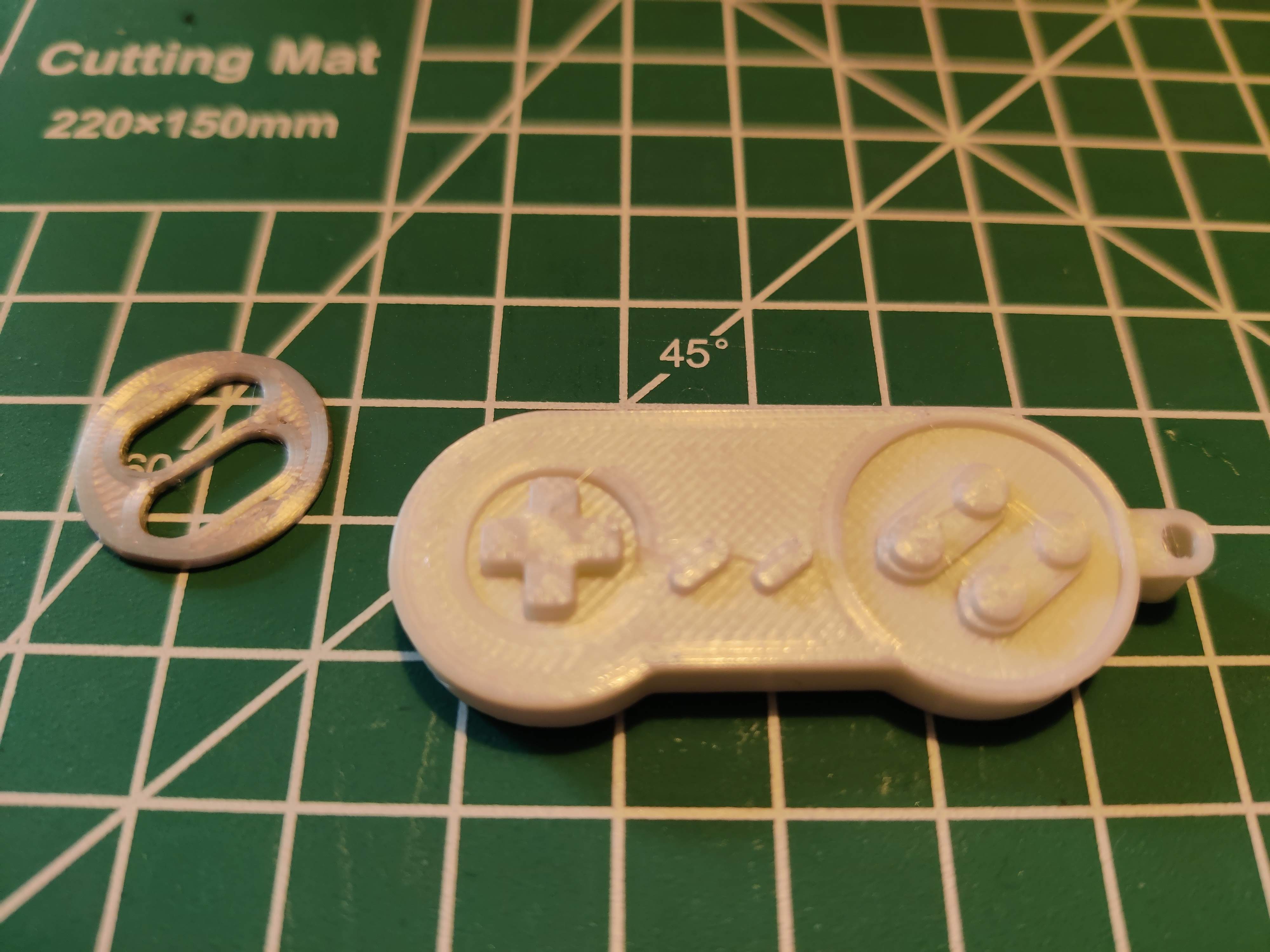Miniatura 6 do modelo 3D Super Nintendo controller keychain