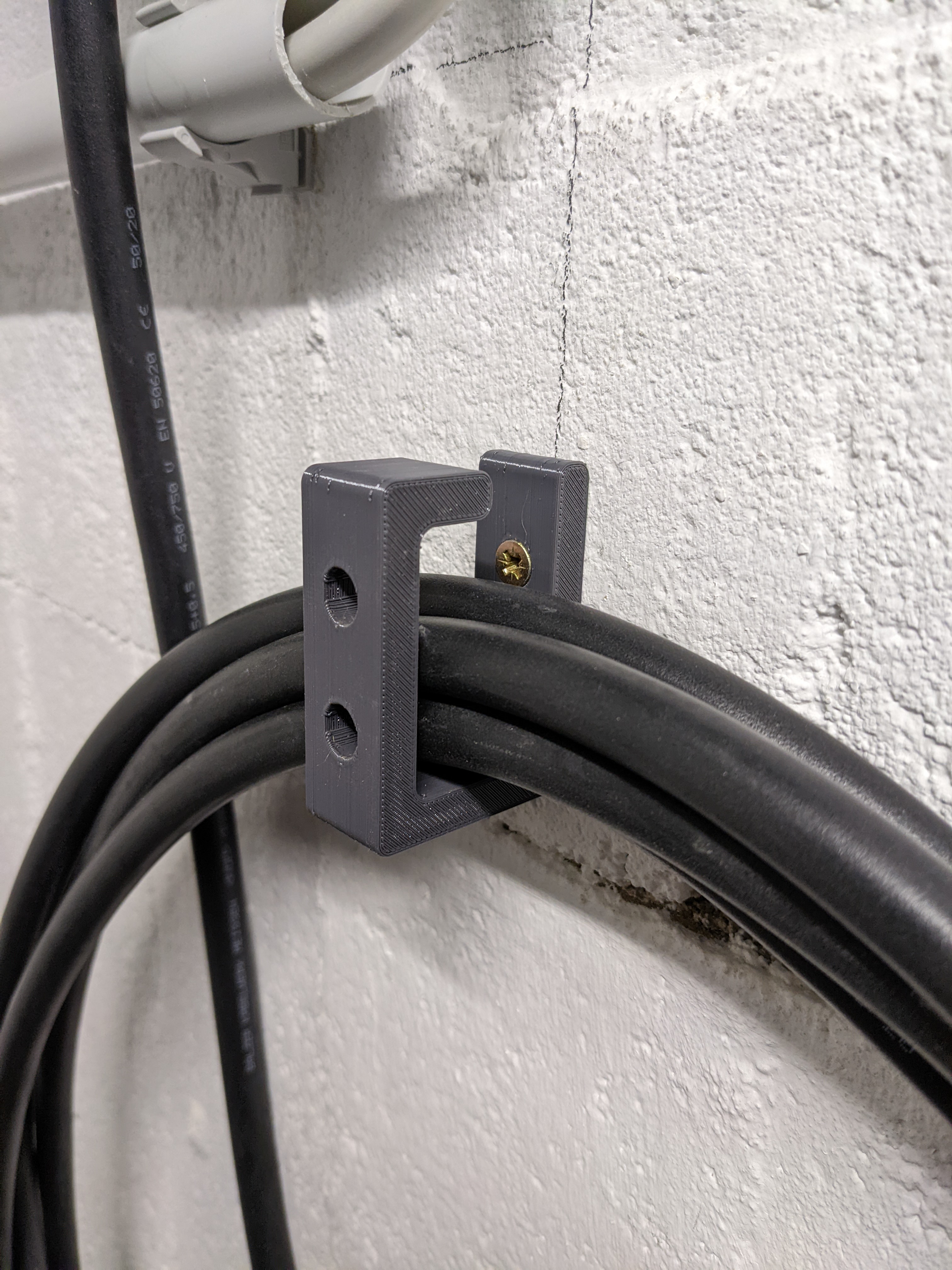 Wallcharger cable hook