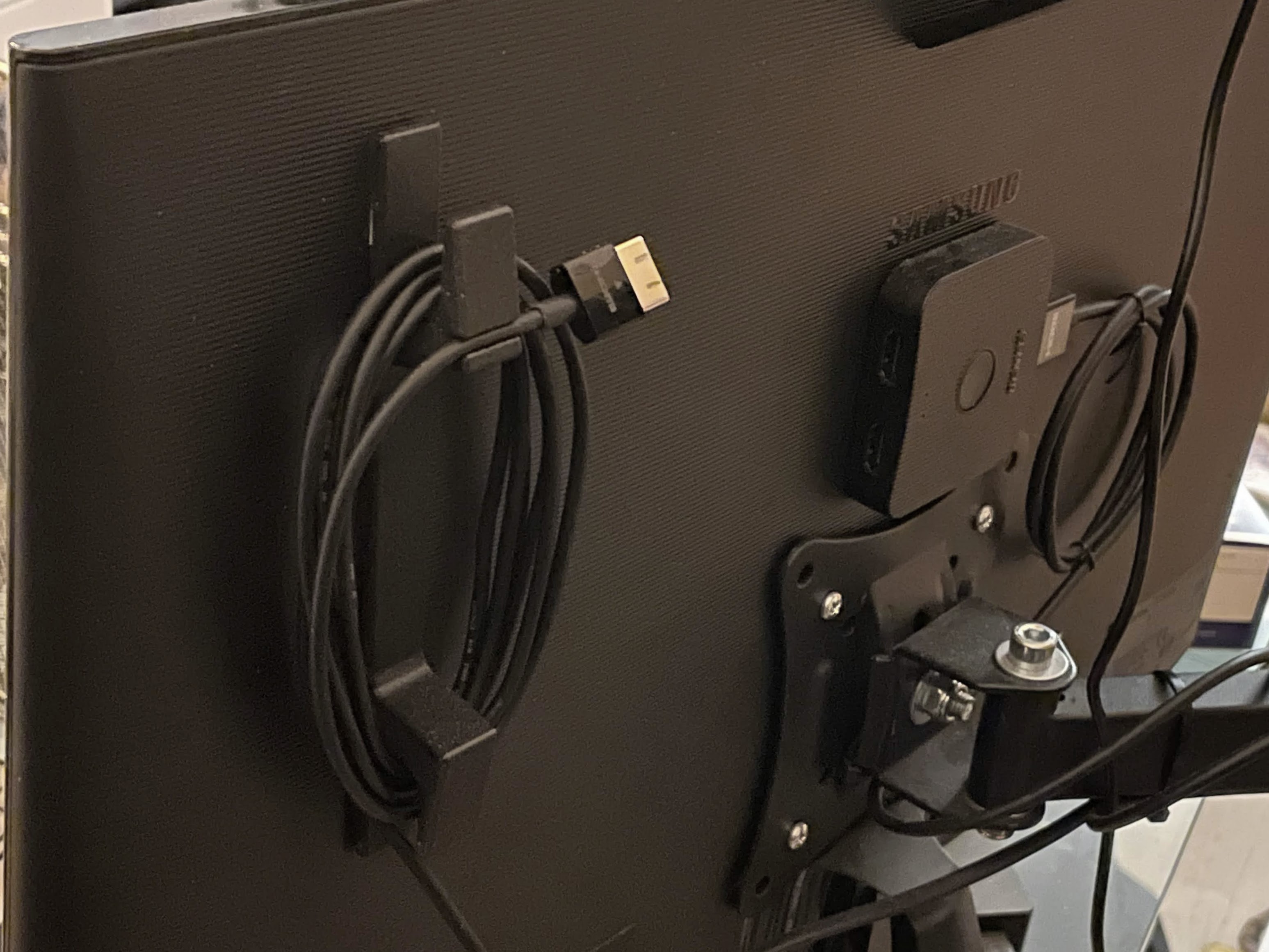 Display / monitor HDMI cable organizer