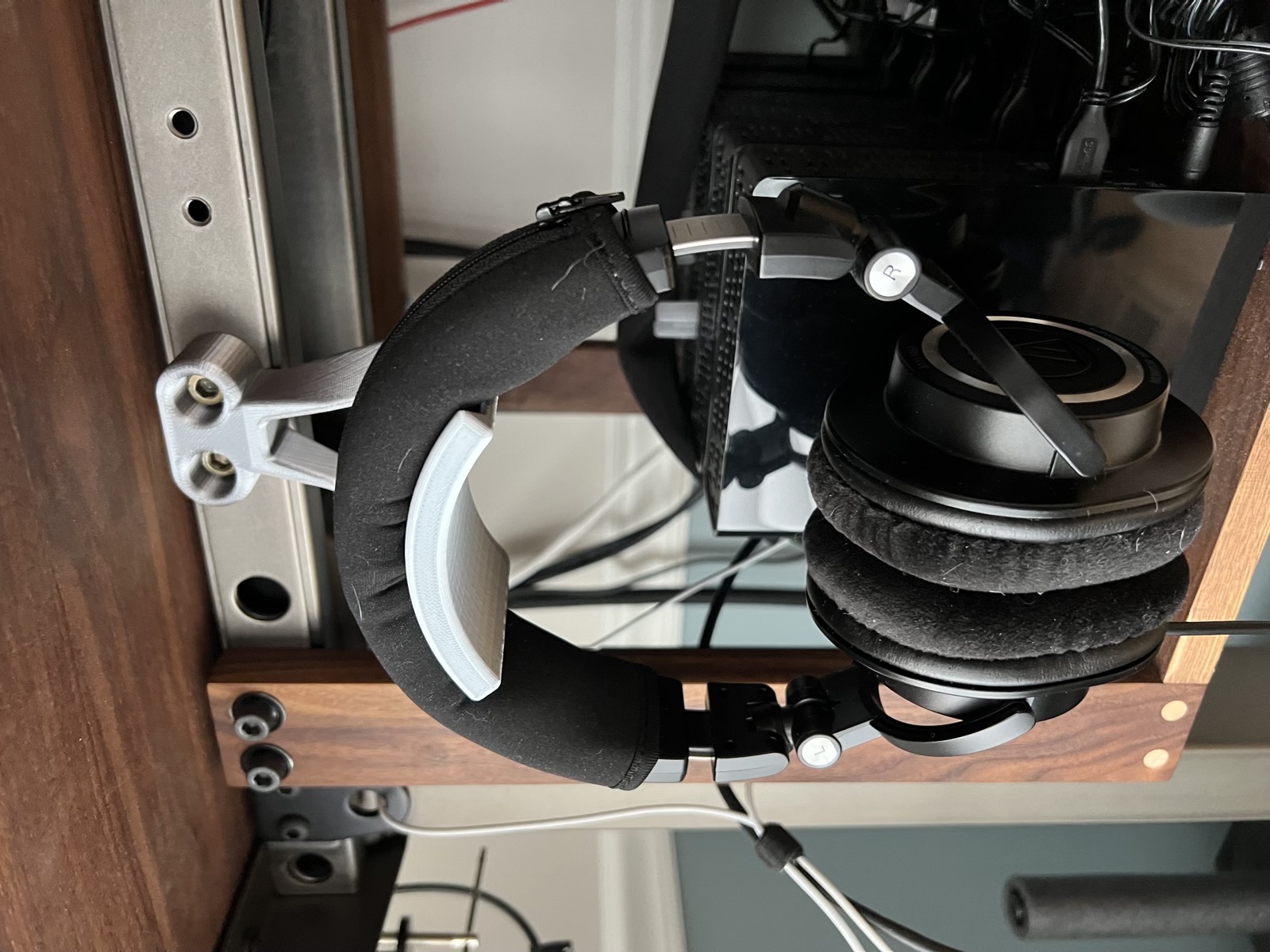 Headphone Holder for Uplift Adjustable Desk by Desmodromic Download
