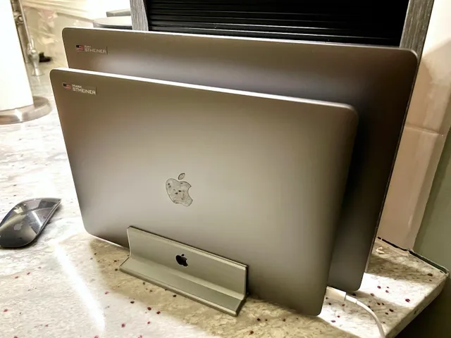 Double MacBook Pro 2020 Vertical Stand