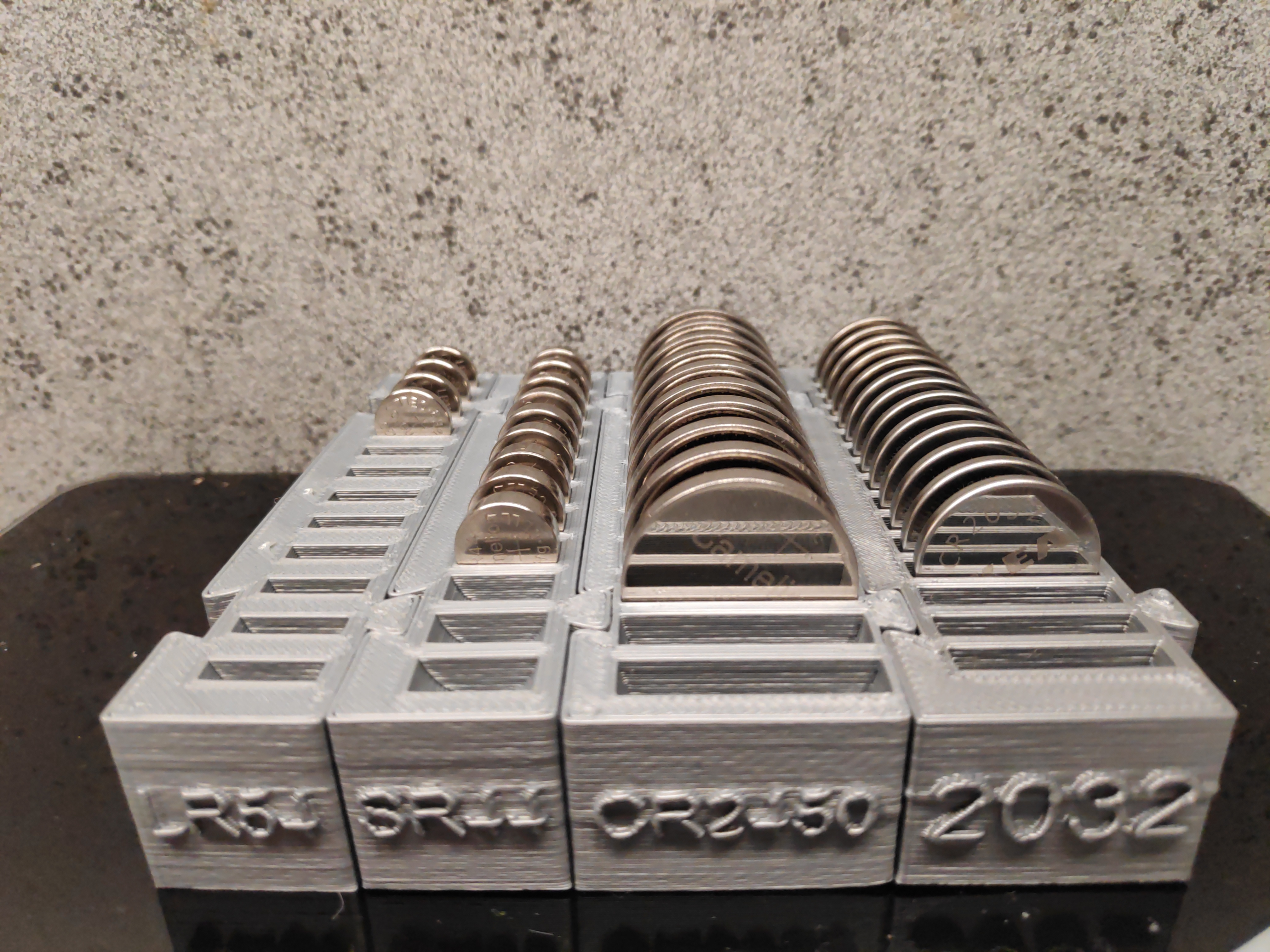 Linkable battery holders