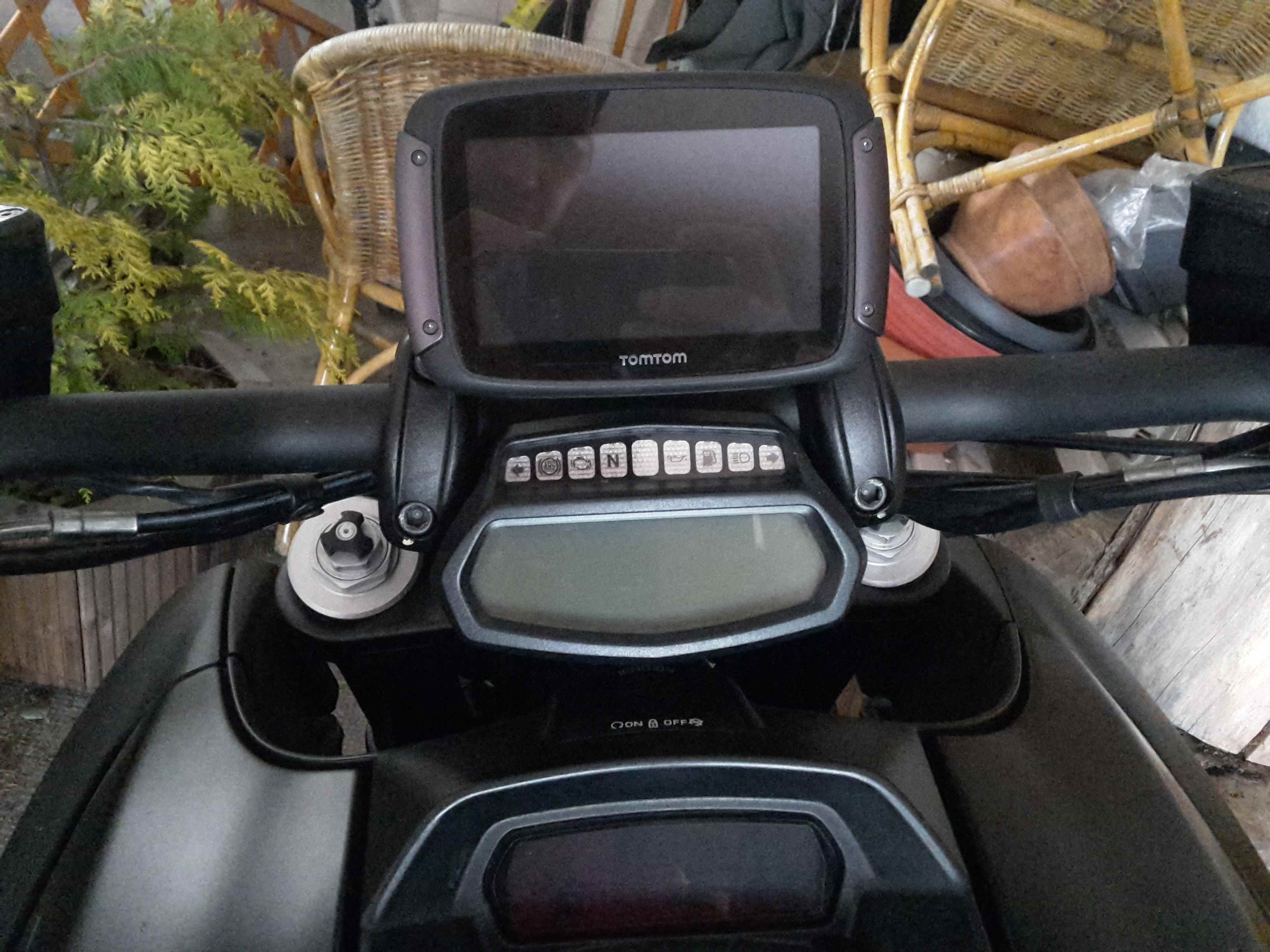 Halter für Navigationsgerät auf Ducati Diavel (2013-2018)