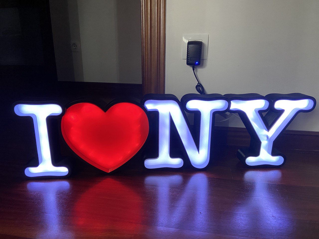 Letrero luminoso I LOVE NY / Illuminated sign I LOVE NY