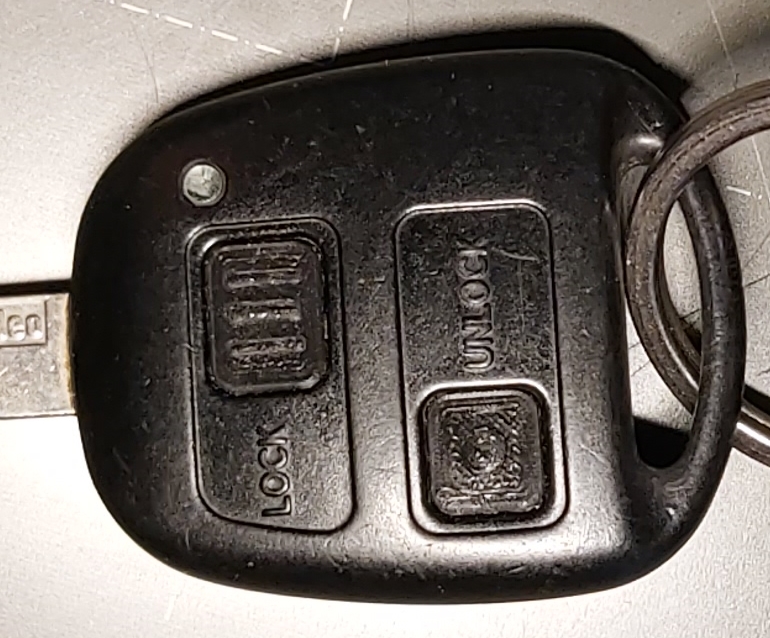 Toyota Yaris 2006 key button replacement