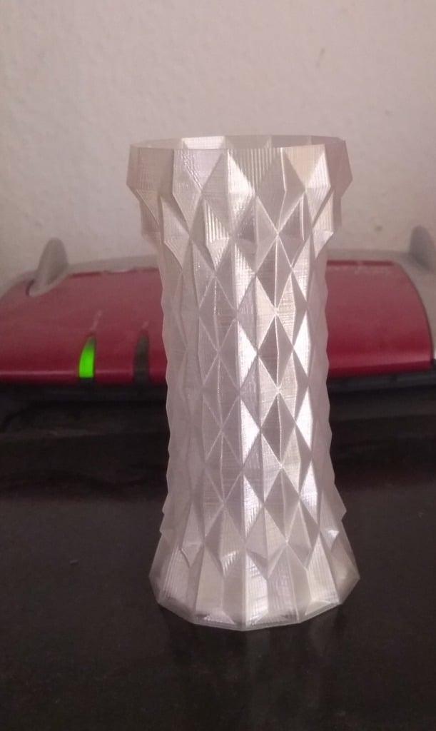 triangulated vase