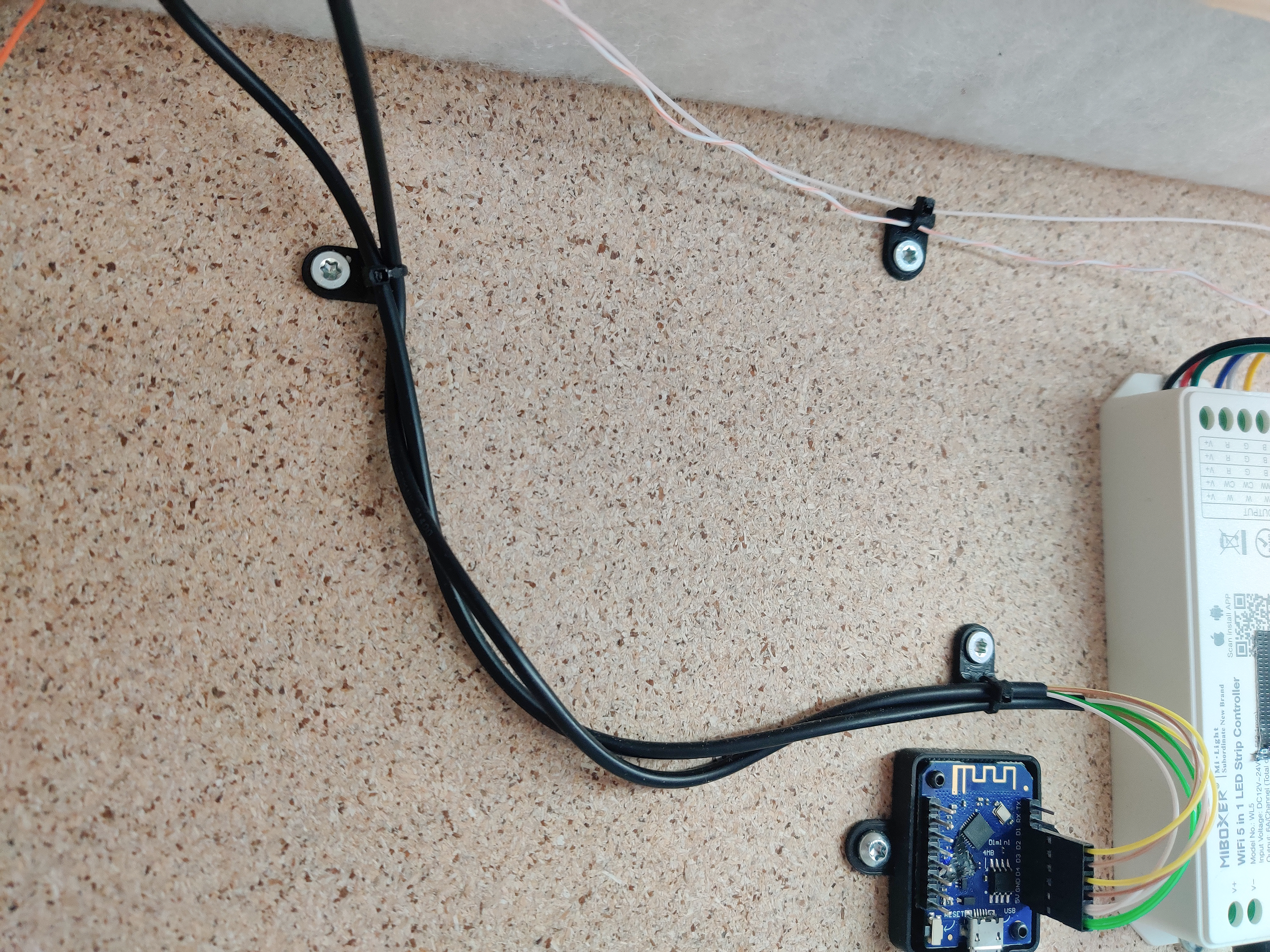 Miniatura 4 do modelo 3D Fast print cable tie mount