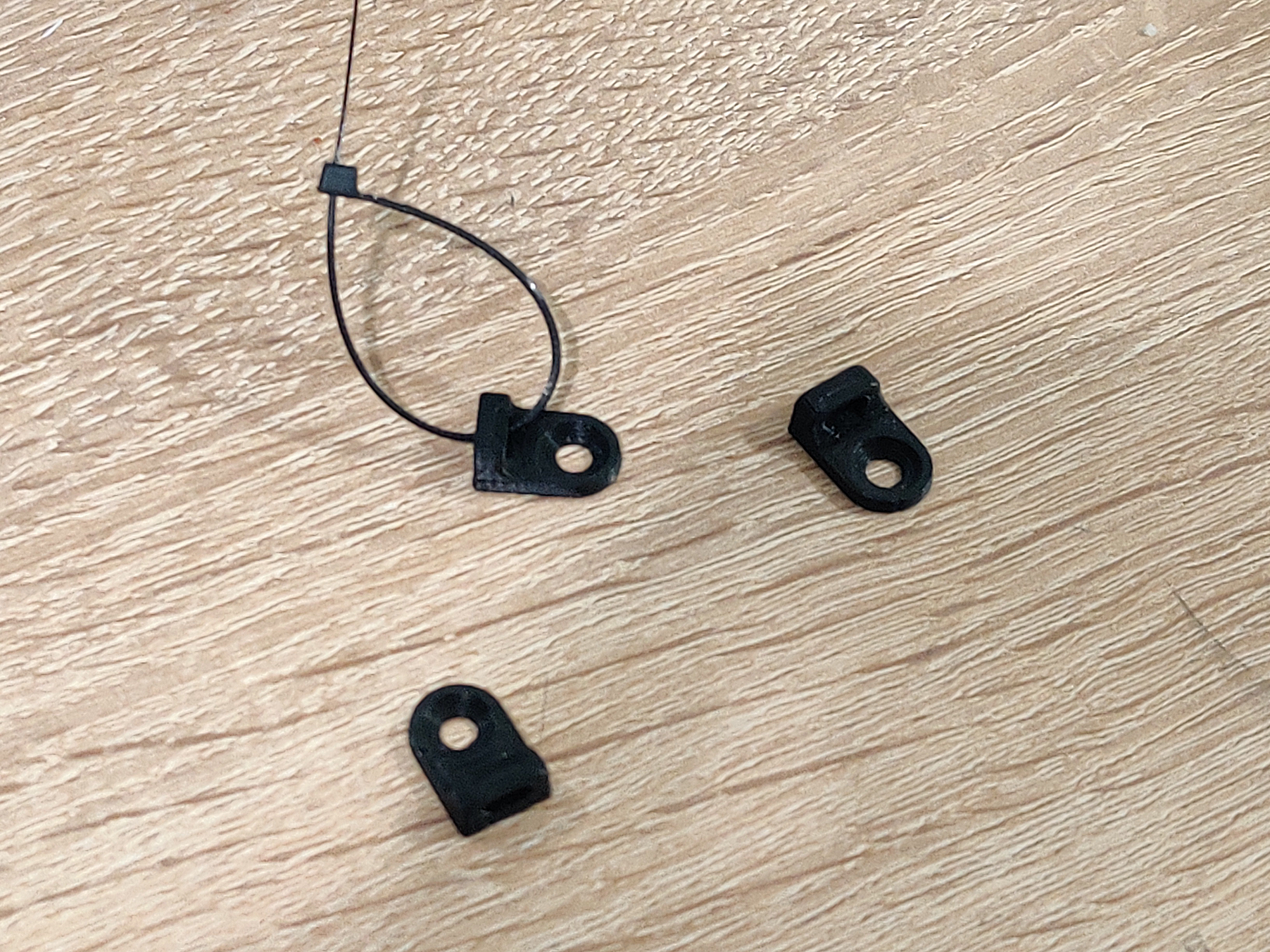 Miniatura 6 do modelo 3D Fast print cable tie mount