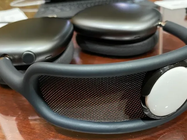 Airpods Max headband Airtag holder