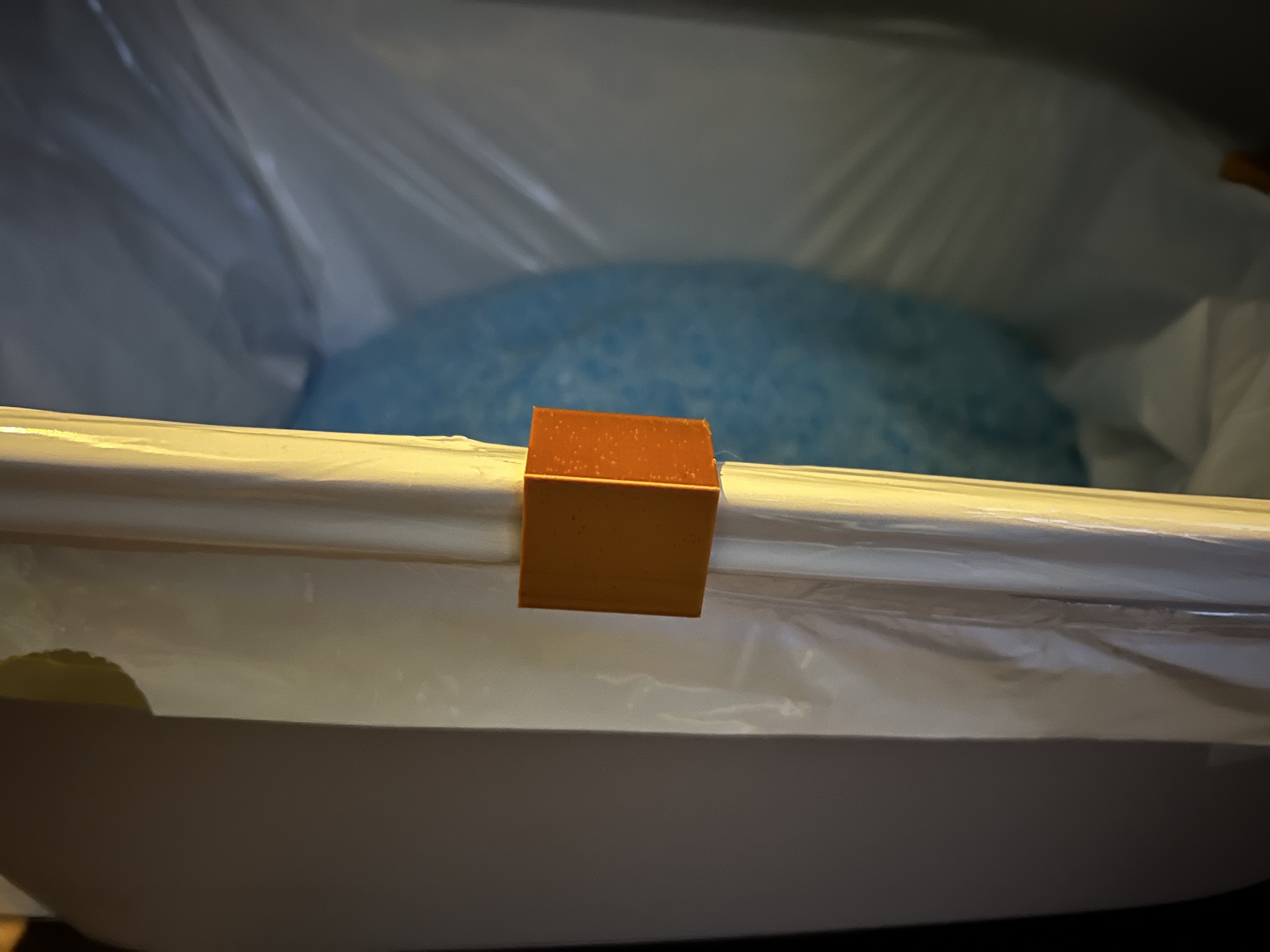 Litter box bag clip