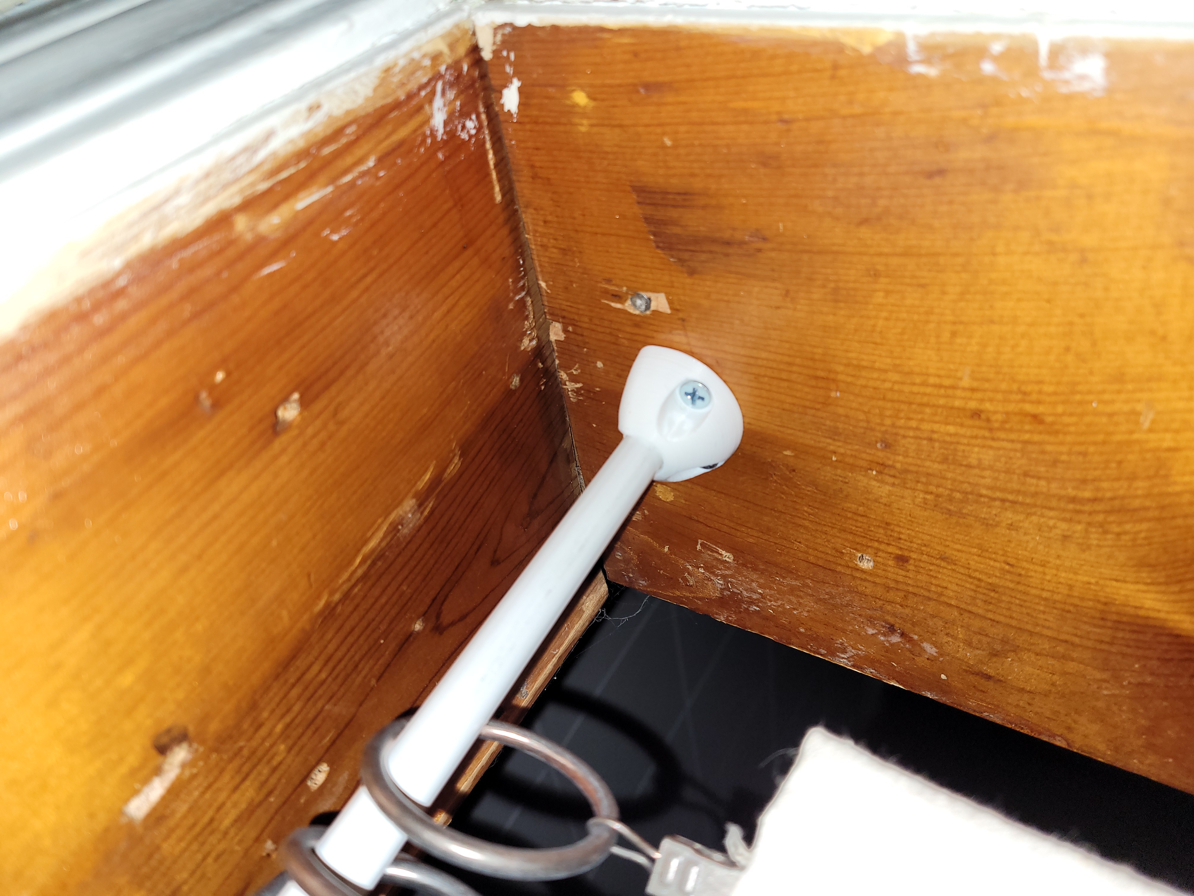 Tension rod support