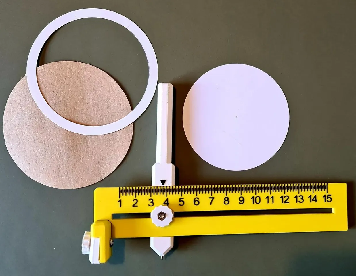 Circle cutter for paper - Kreisschneider für Papier by Alego
