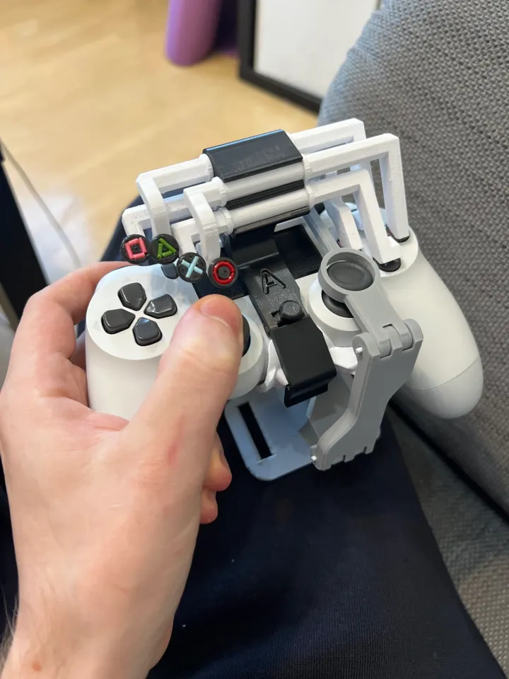 One-handed PS5 DualSense attachment – Akaki Controllers