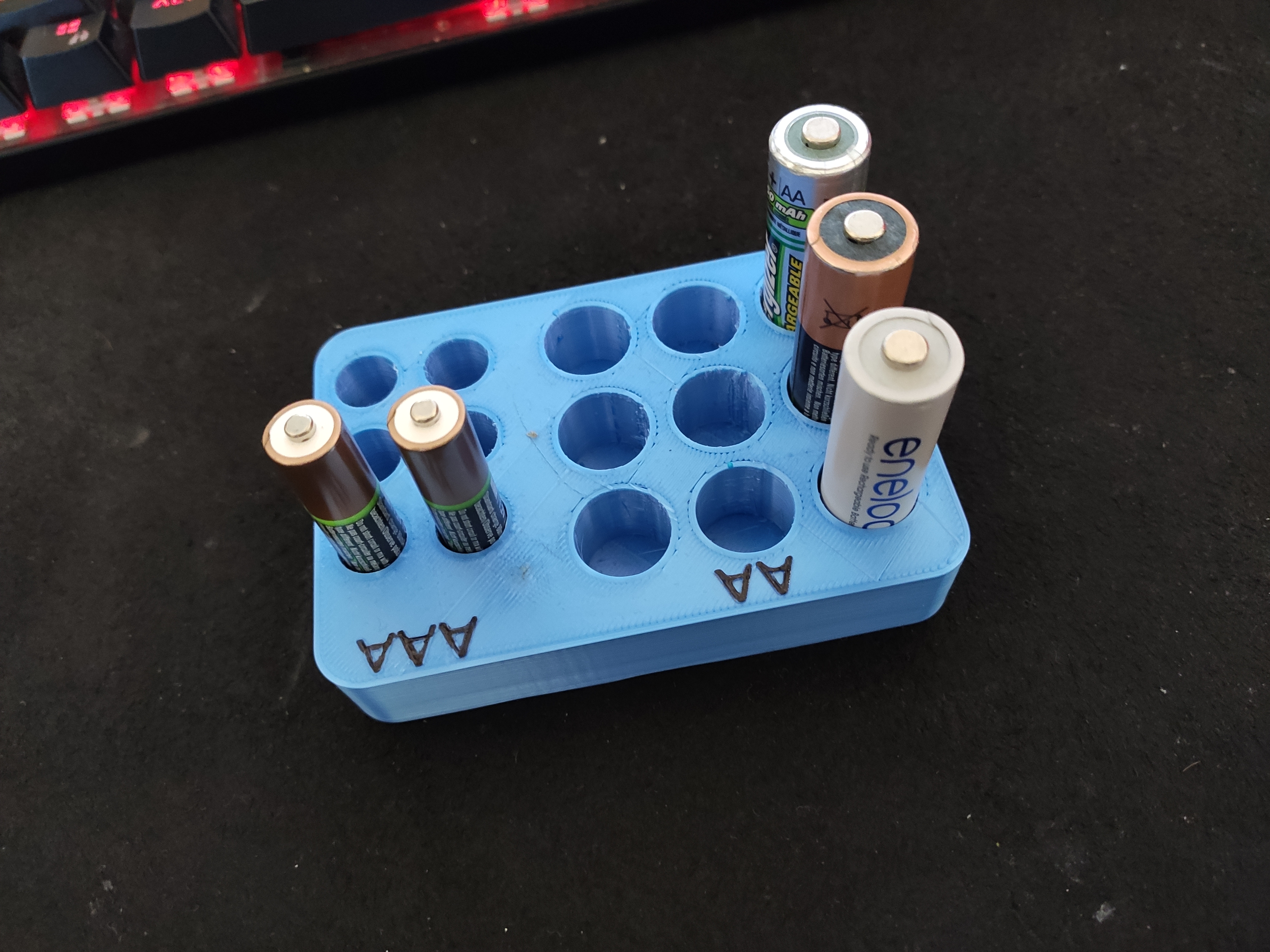 Alkaline or NiMH battery holder (AA and AAA)
