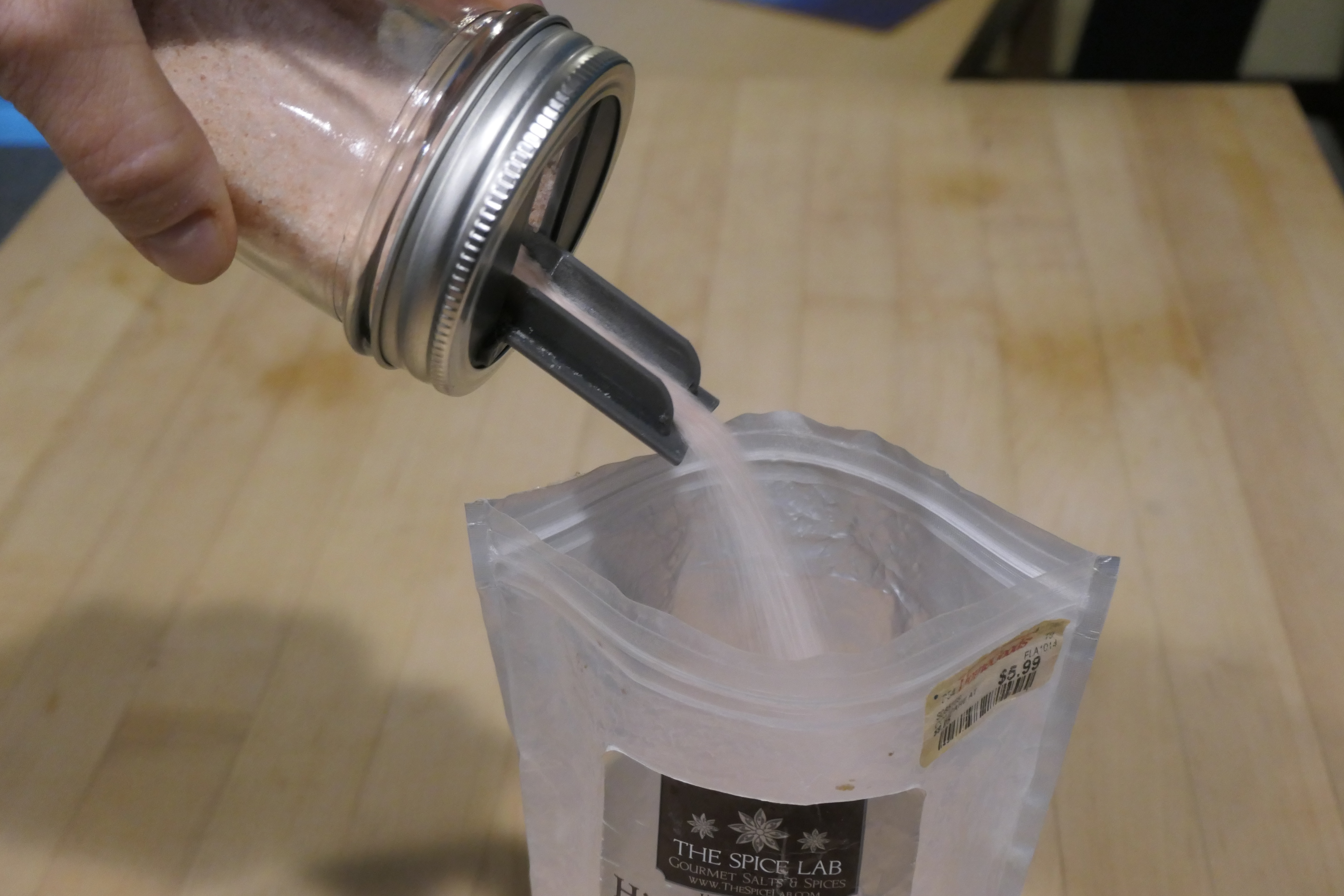 Mason jar lid for dry ingredients