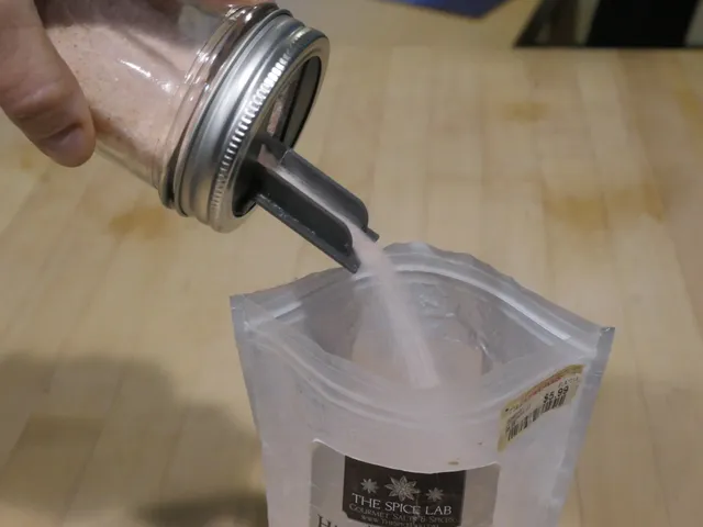 Mason jar lid for dry ingredients