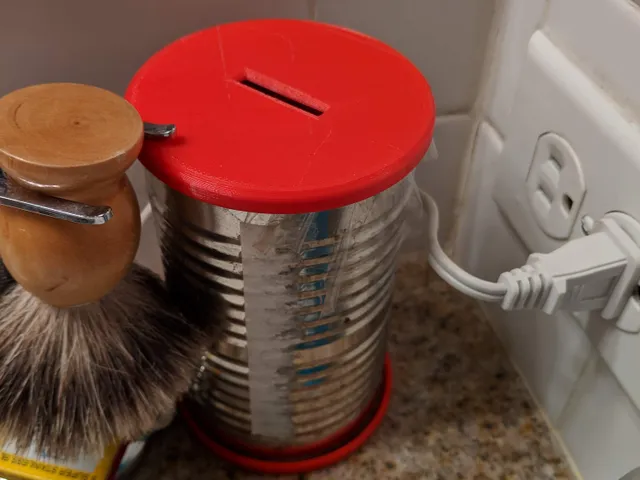 Soup Can Lid with Slot