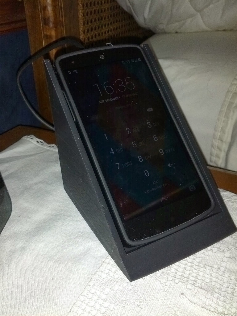 Phone Charger Stand by KFWoeltje Download free STL model