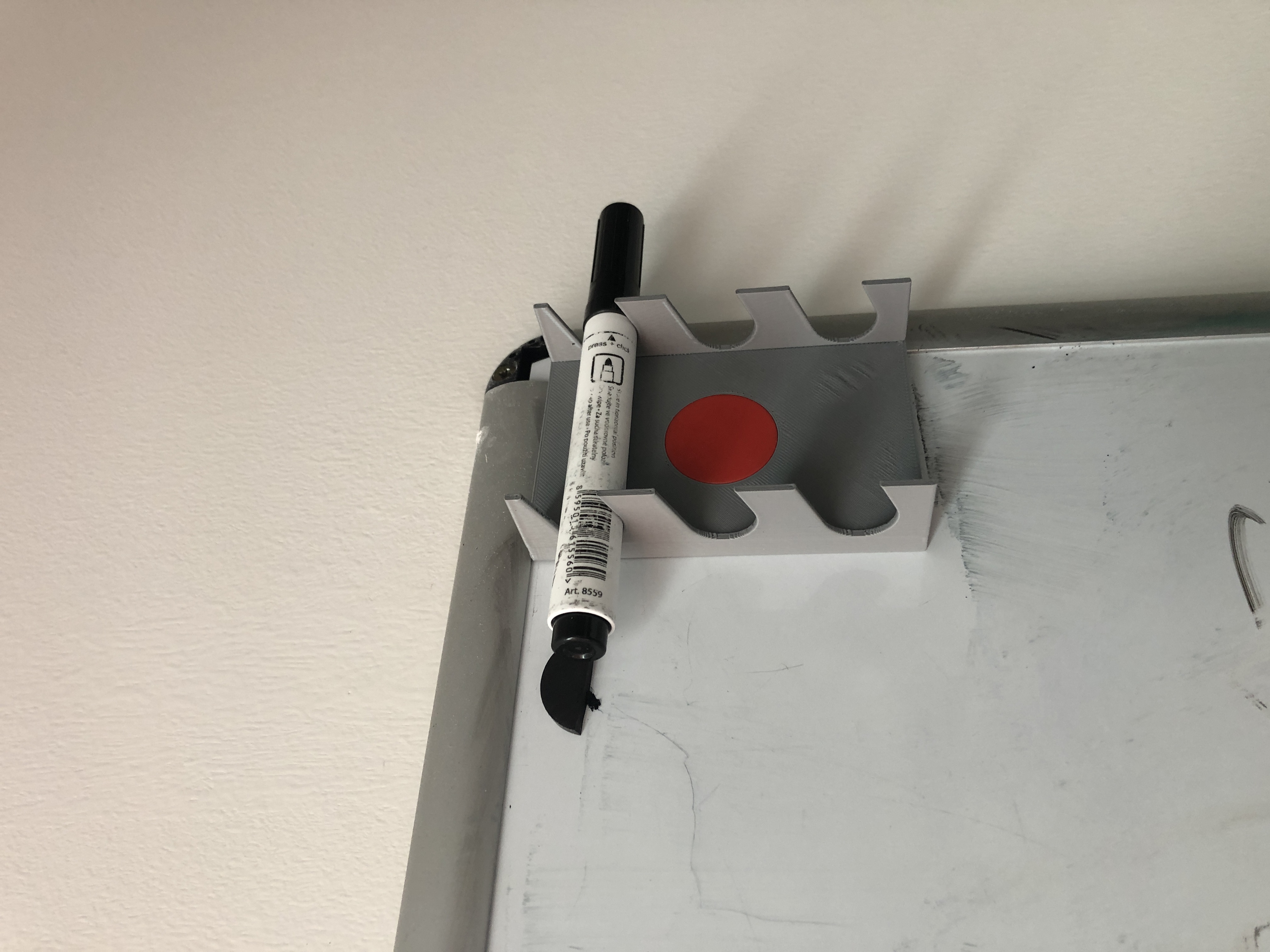 Drzak fix na magneticku tabuli