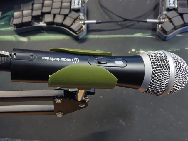 Microphone clamp for ~32mm microphones (e.g. audio-technica ATR2100x-USB) with 3/8th inch mounting thread