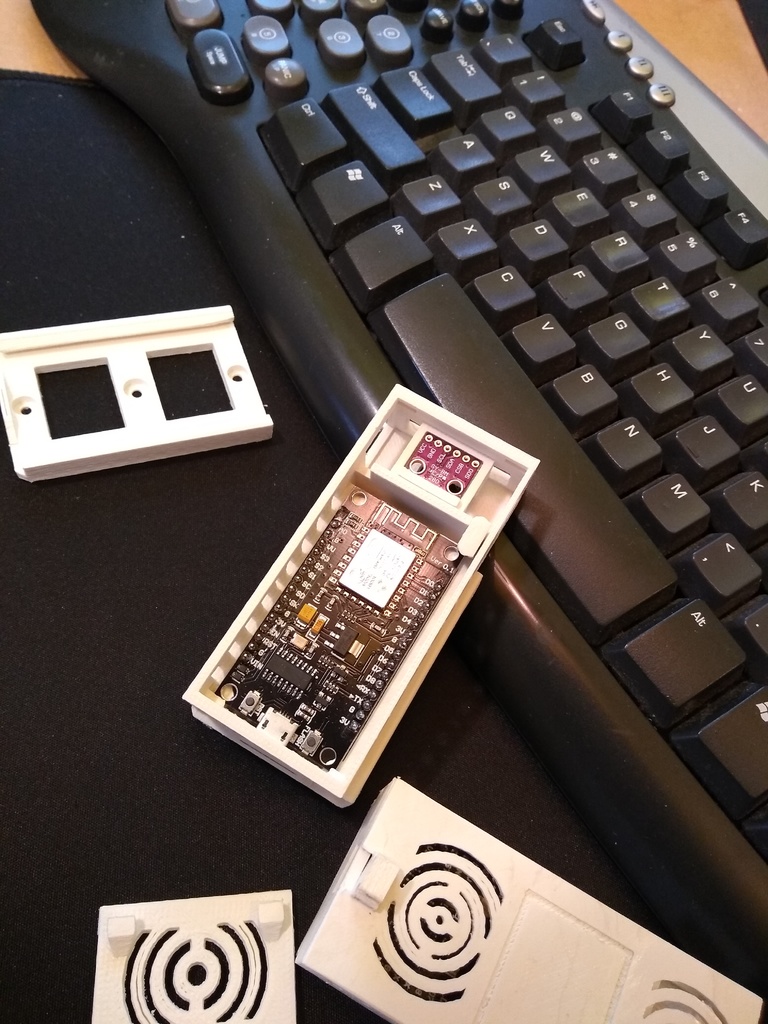 Miniatura 2 do modelo 3D ESP8266 + BME280 Enclosure w/ Quick Slide Mount/Base