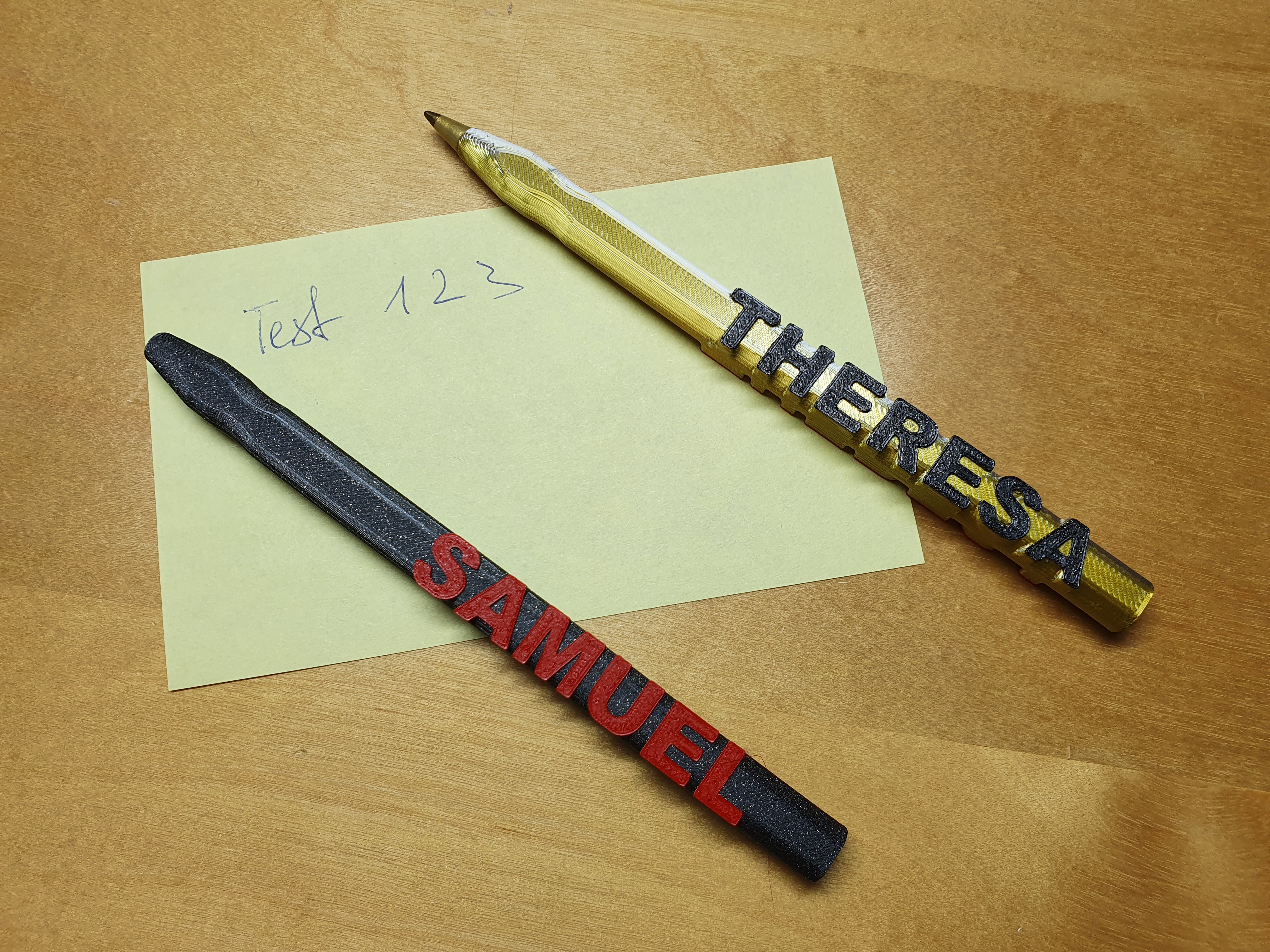 Personalizable pen