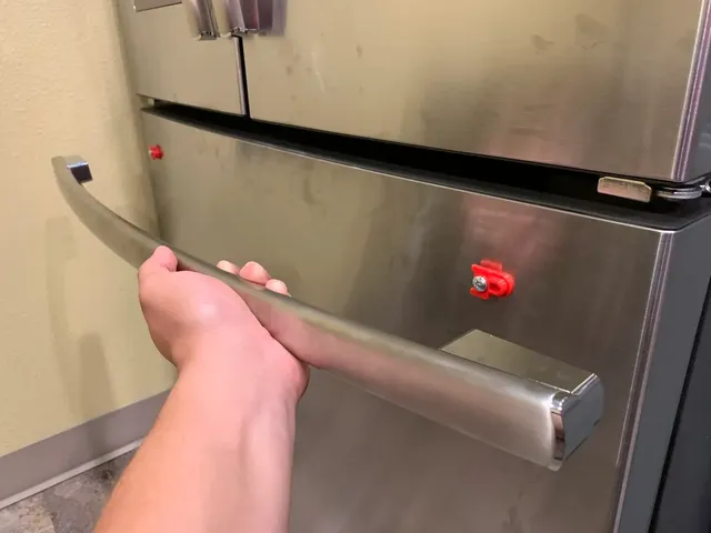 GE Fridge Freezer Handle Clip (3D Printer Optimized)